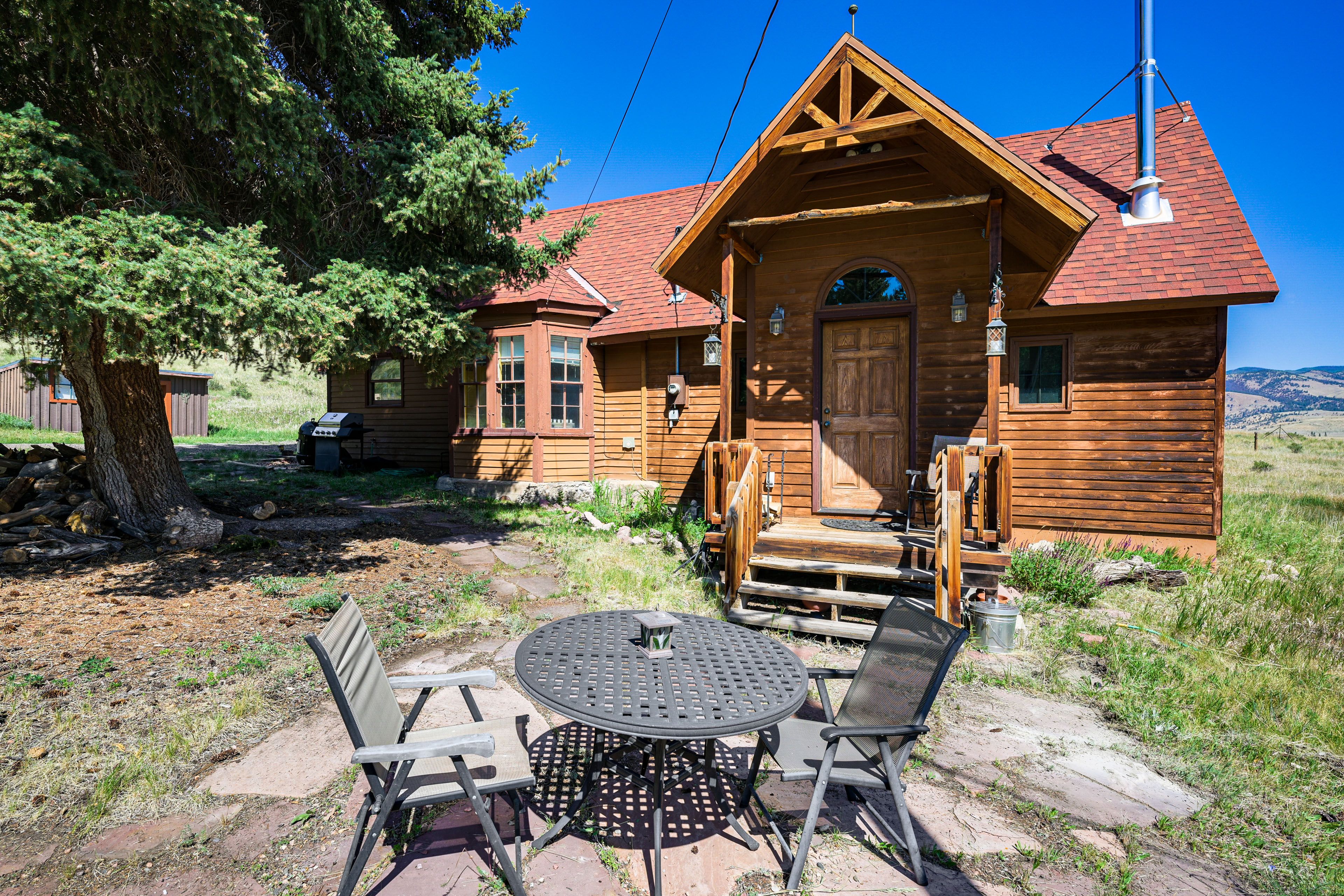 Cabin Exterior | Driveway (4 Vehicles) | No RV Parking