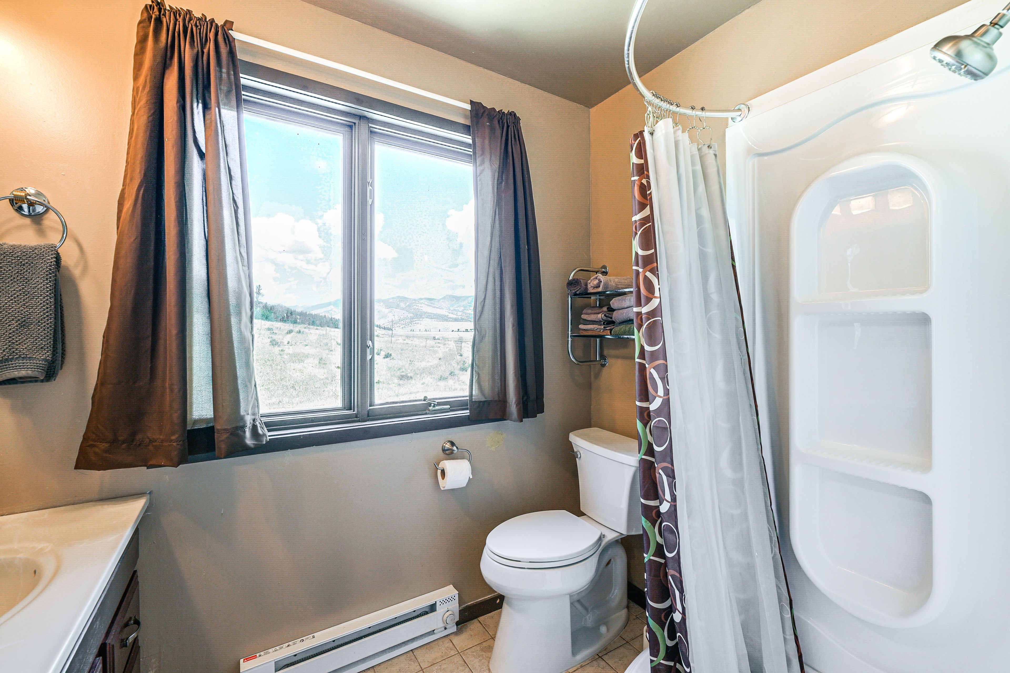 Full Bathroom | 2nd Floor