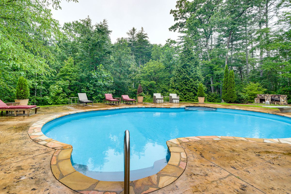 Private outdoor swimming pool and lounge seating at The Hallmark in Dahlonega