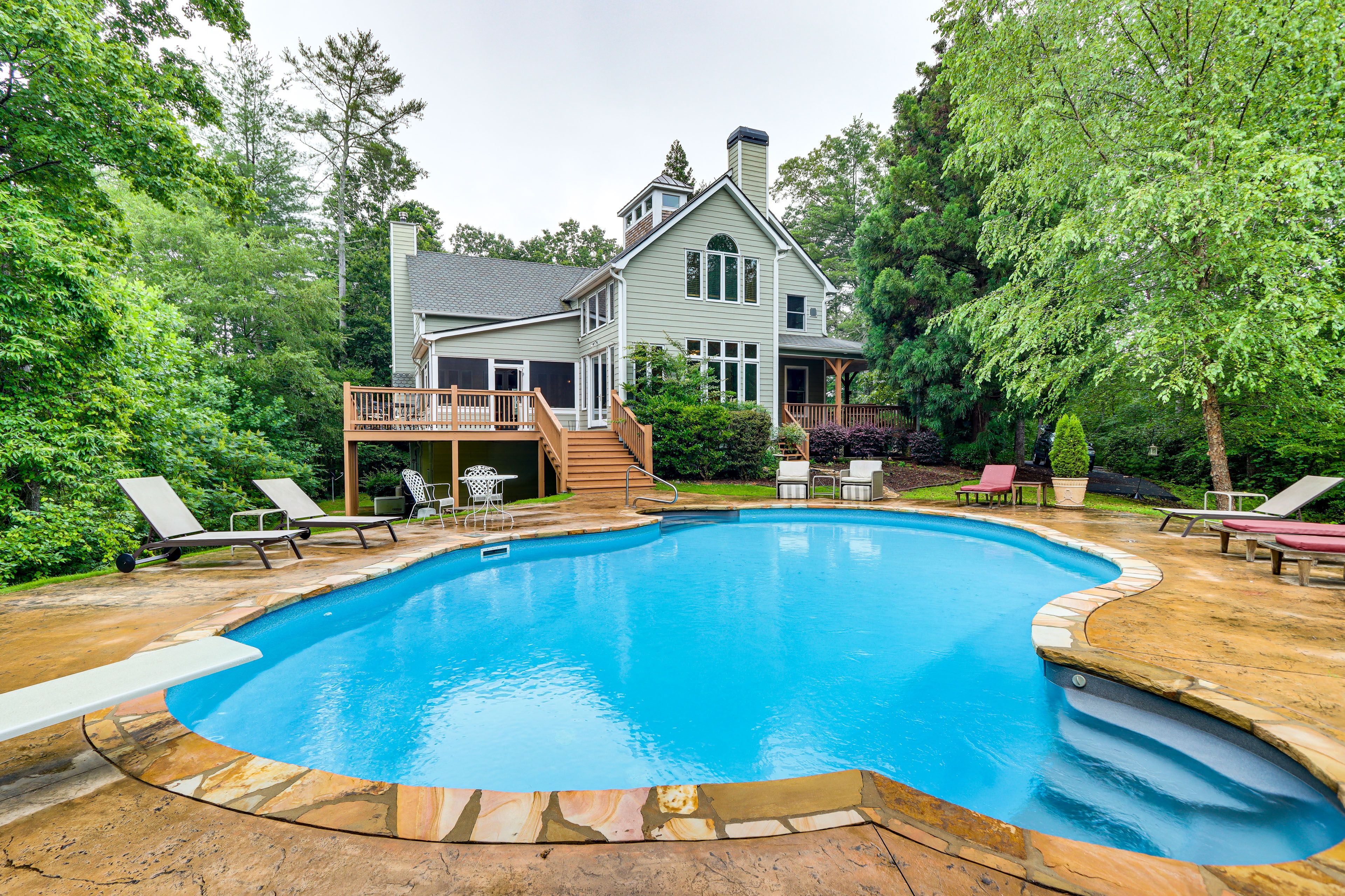 Dahlonega Vacation Rental | 6BR | 4BA | 6,400 Sq Ft | Stairs Required