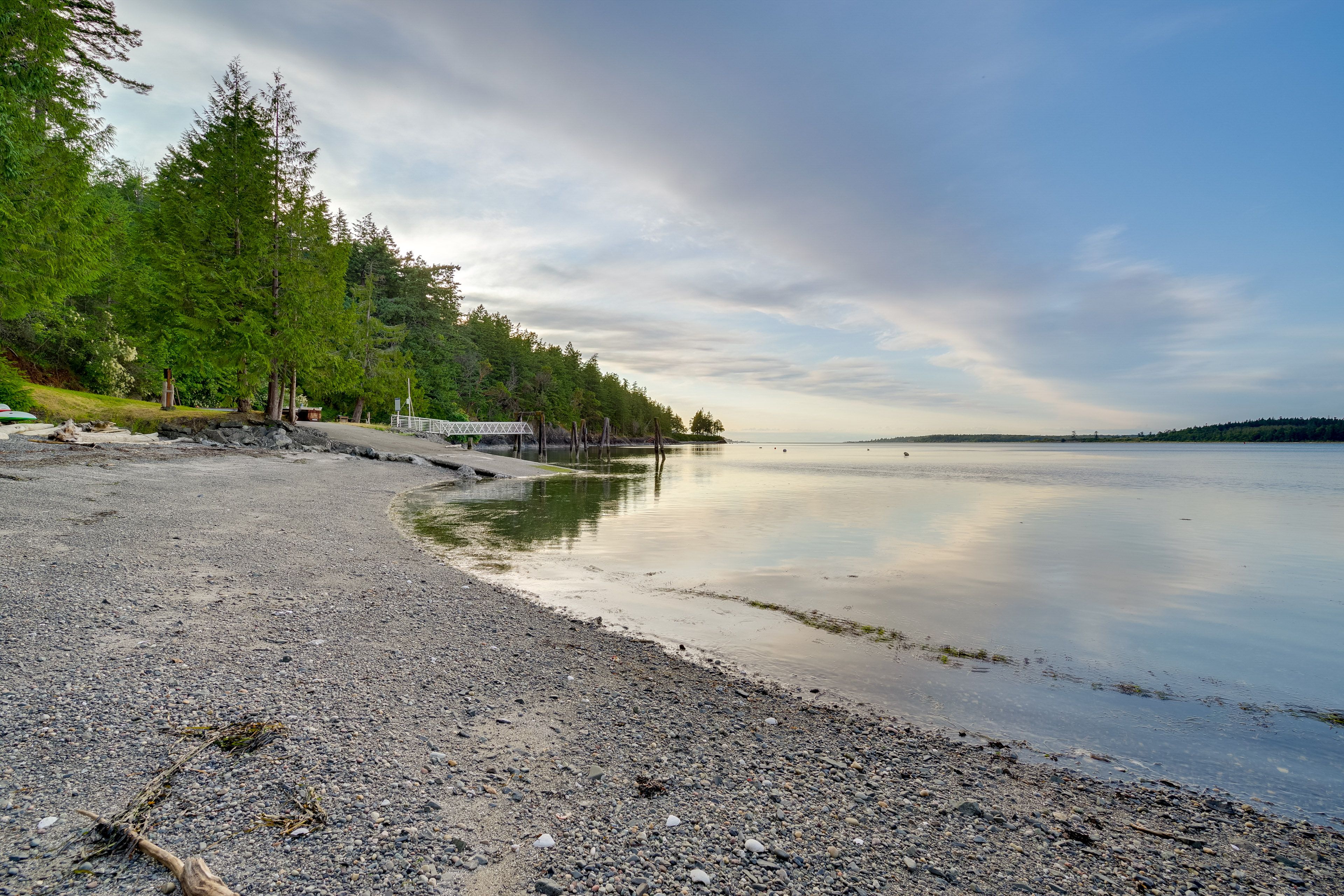 Lummi Island Vacation Rental | 3BR | 1BA | Steps Required | 990 Sq Ft