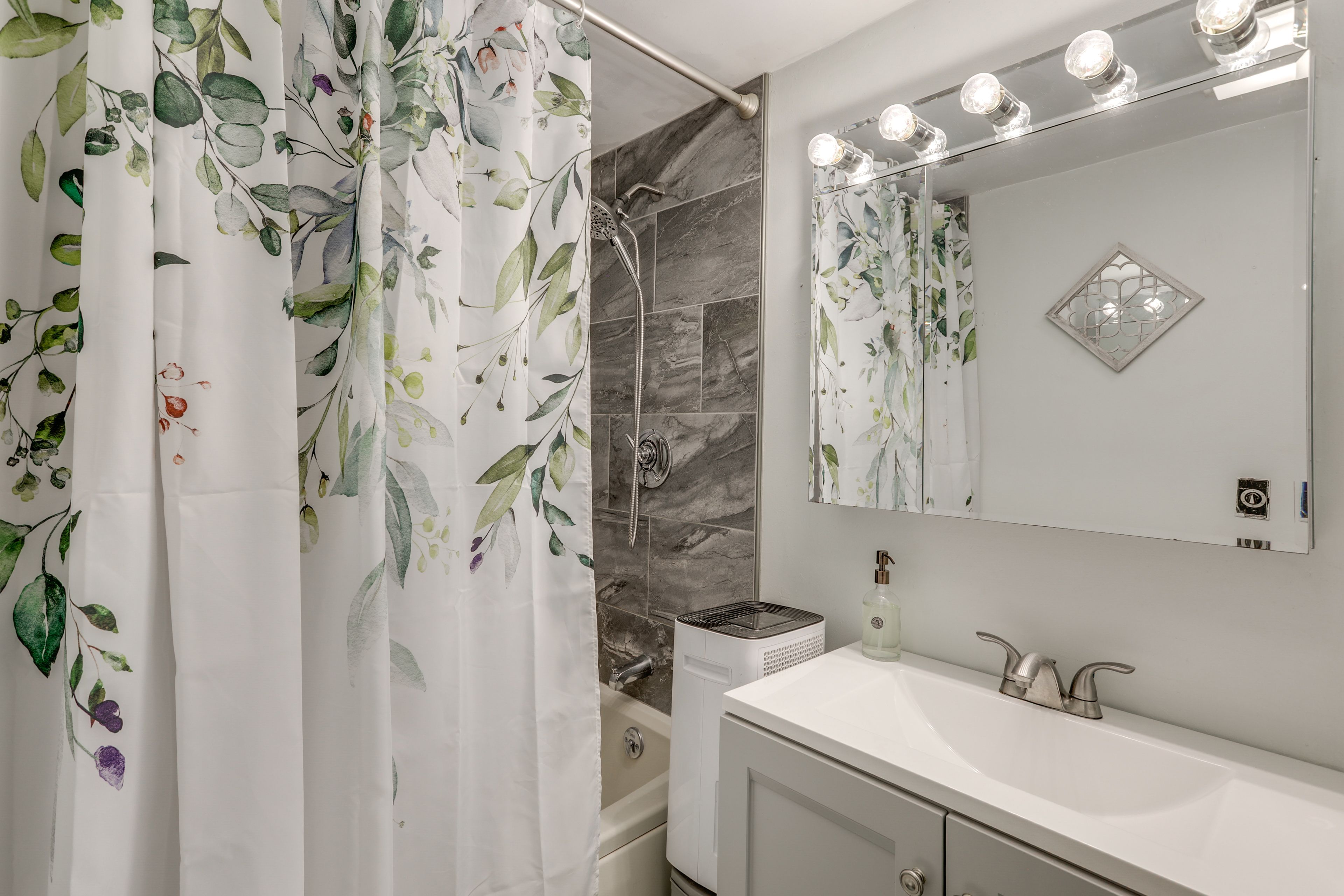 Bathroom | Towels Provided