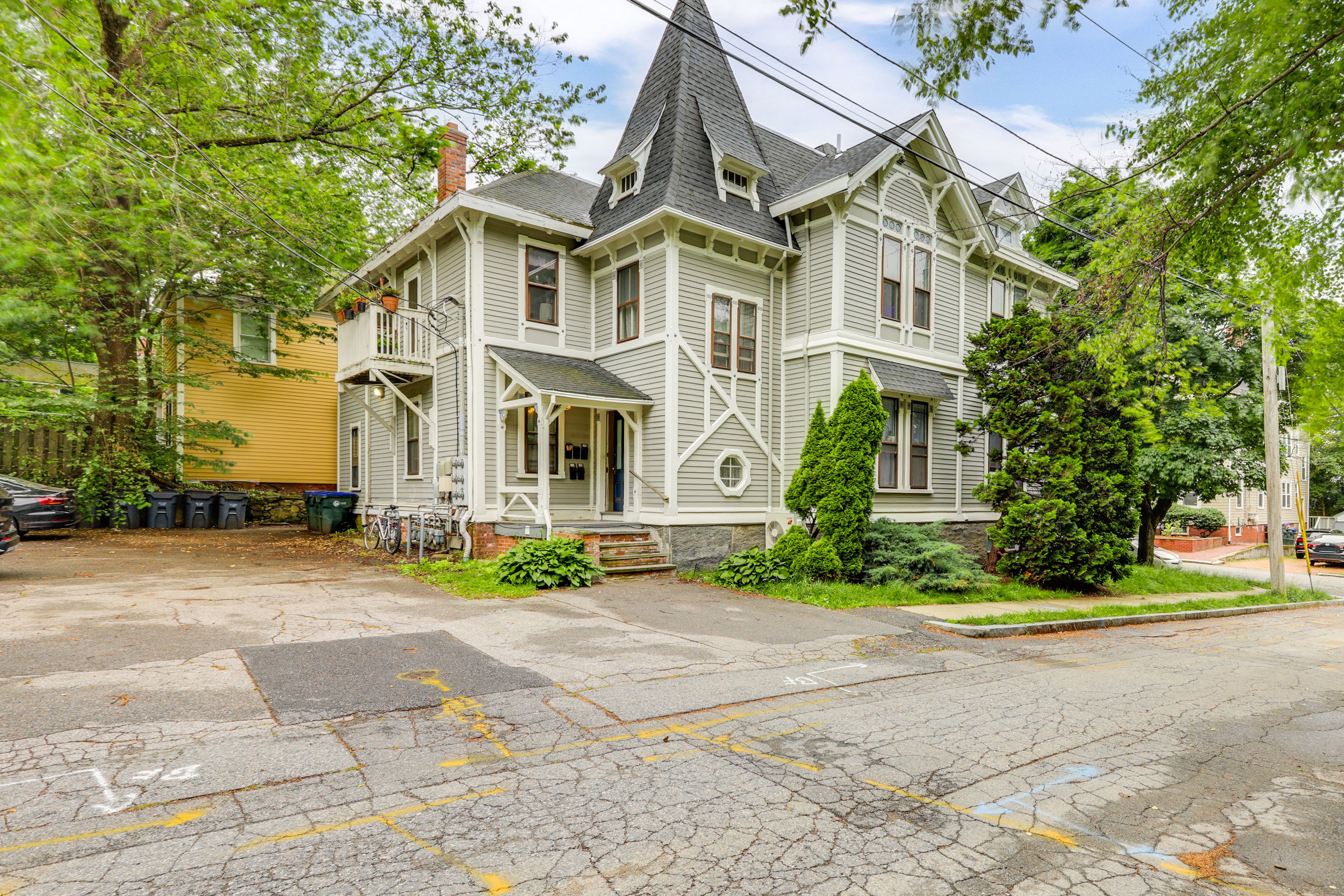Building Exterior | Single-Story Unit