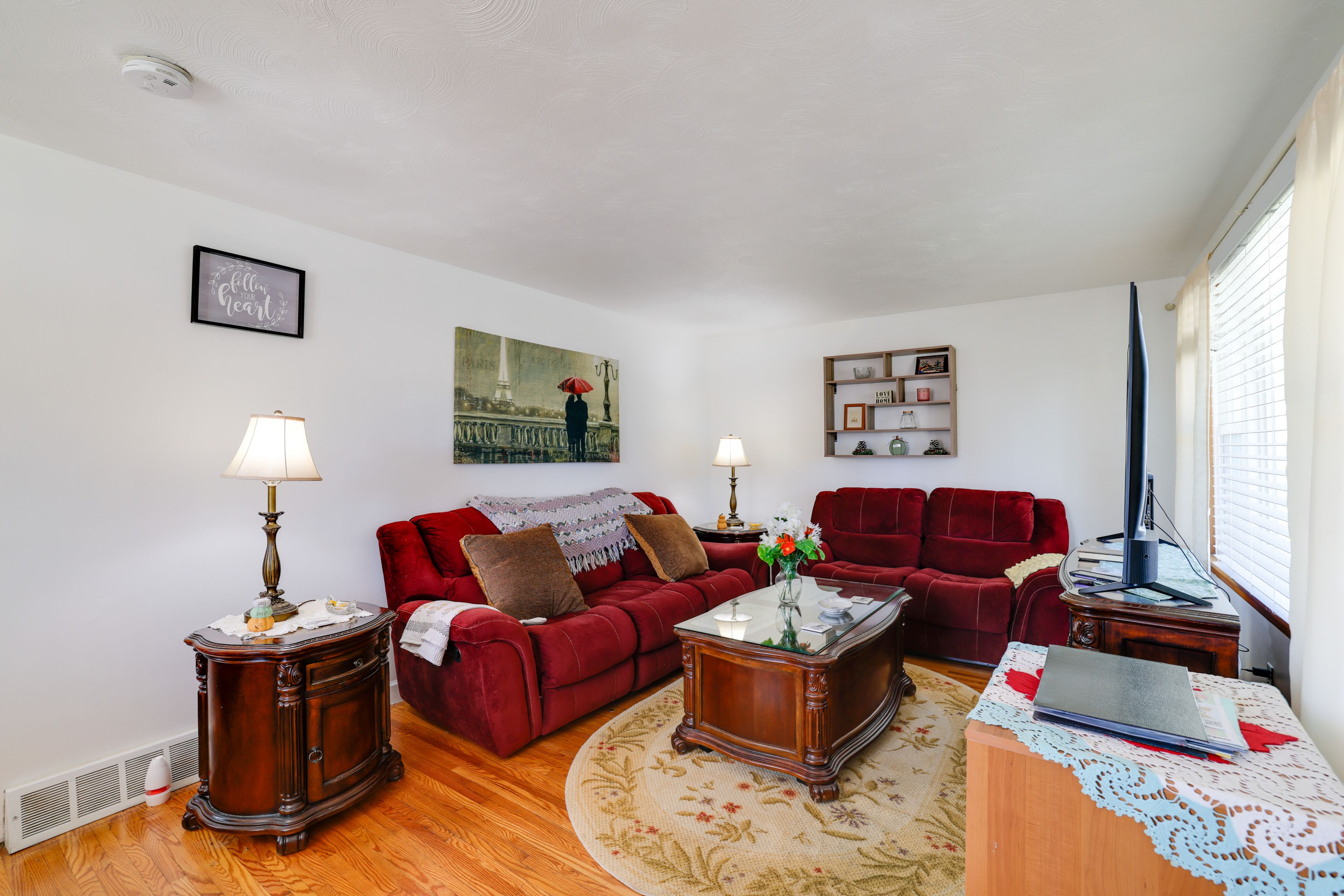 Living Room | Free WiFi | Smart TV | Central A/C