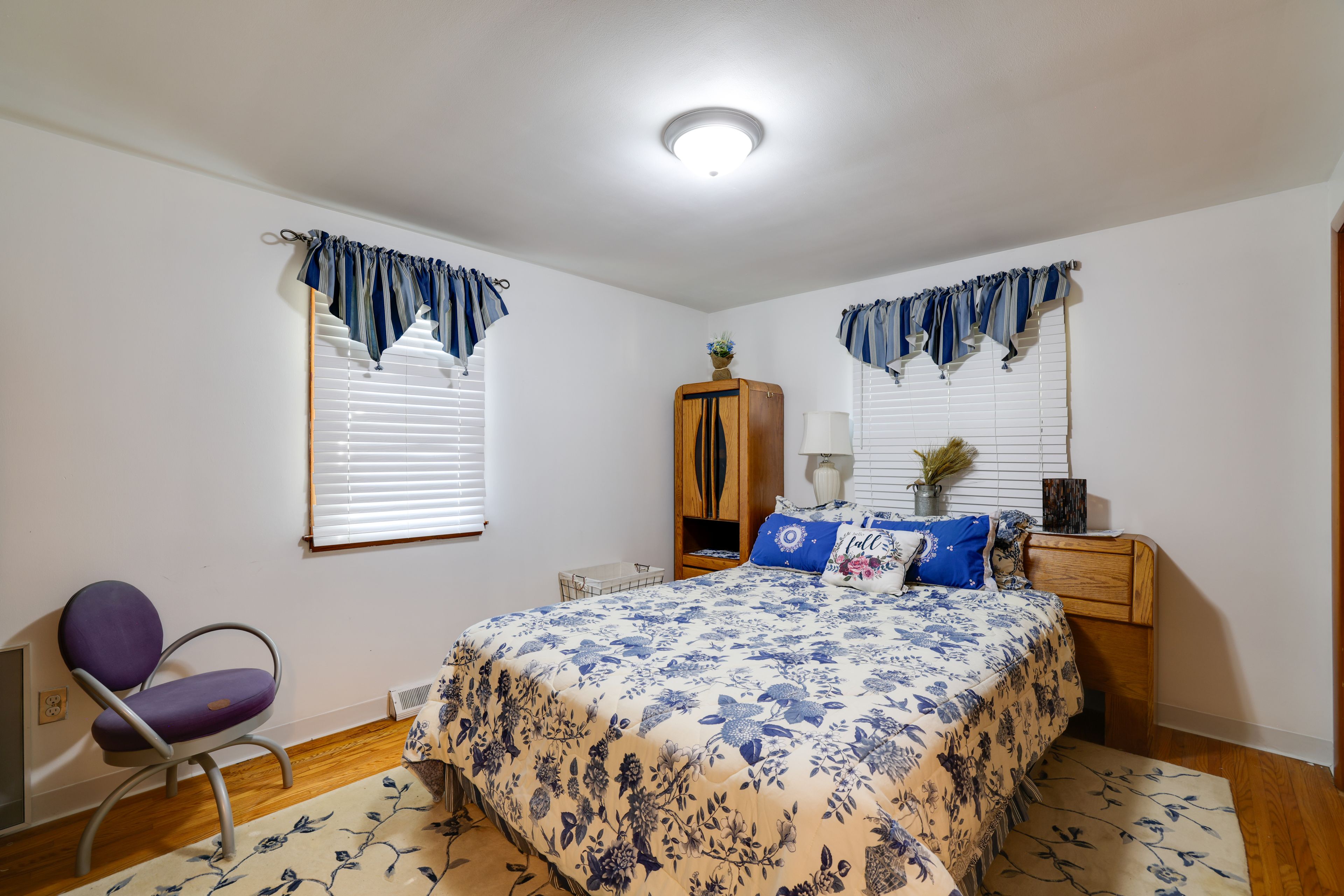 Bedroom 1 | Queen Bed