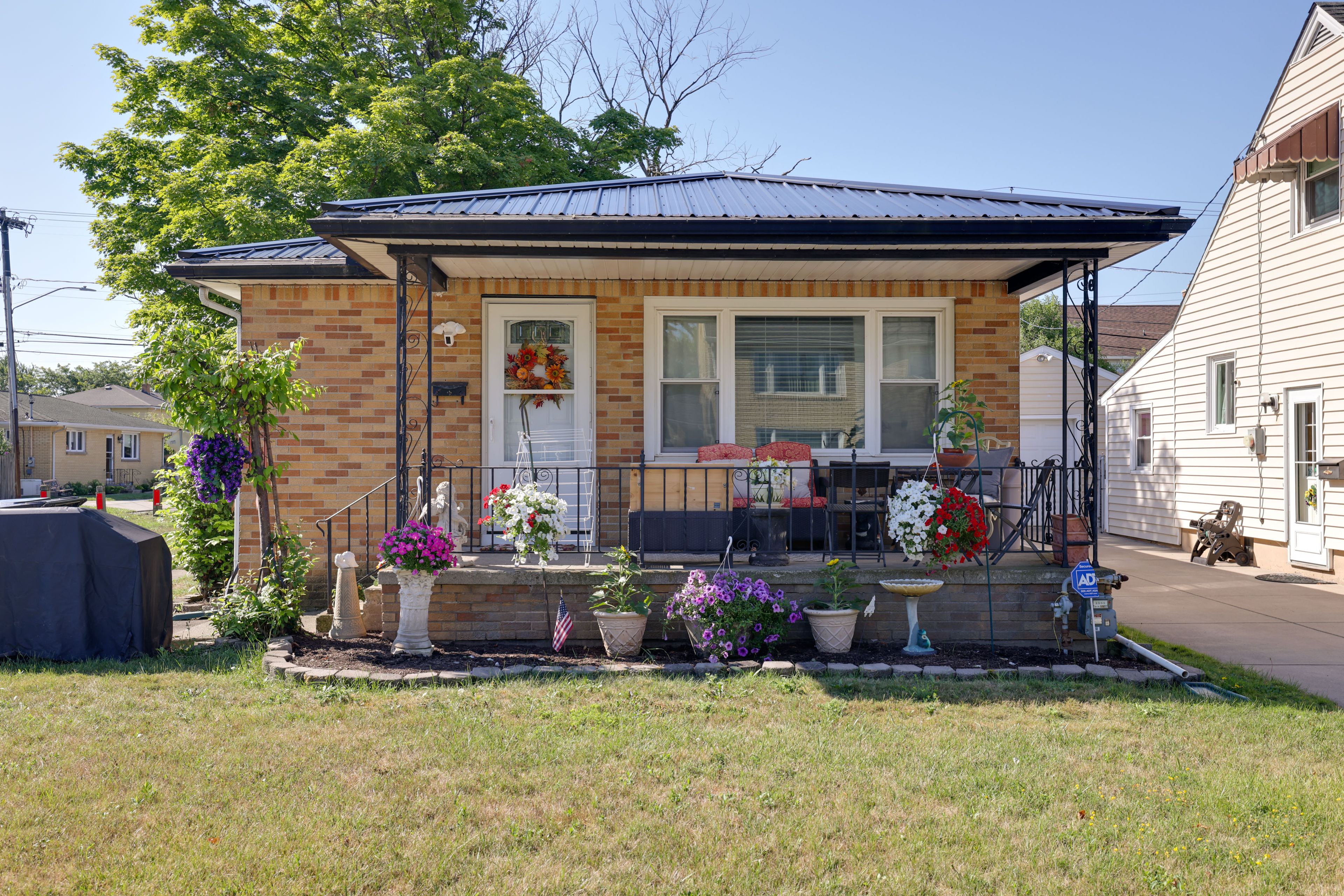Parking | Driveway (4 Vehicles)
