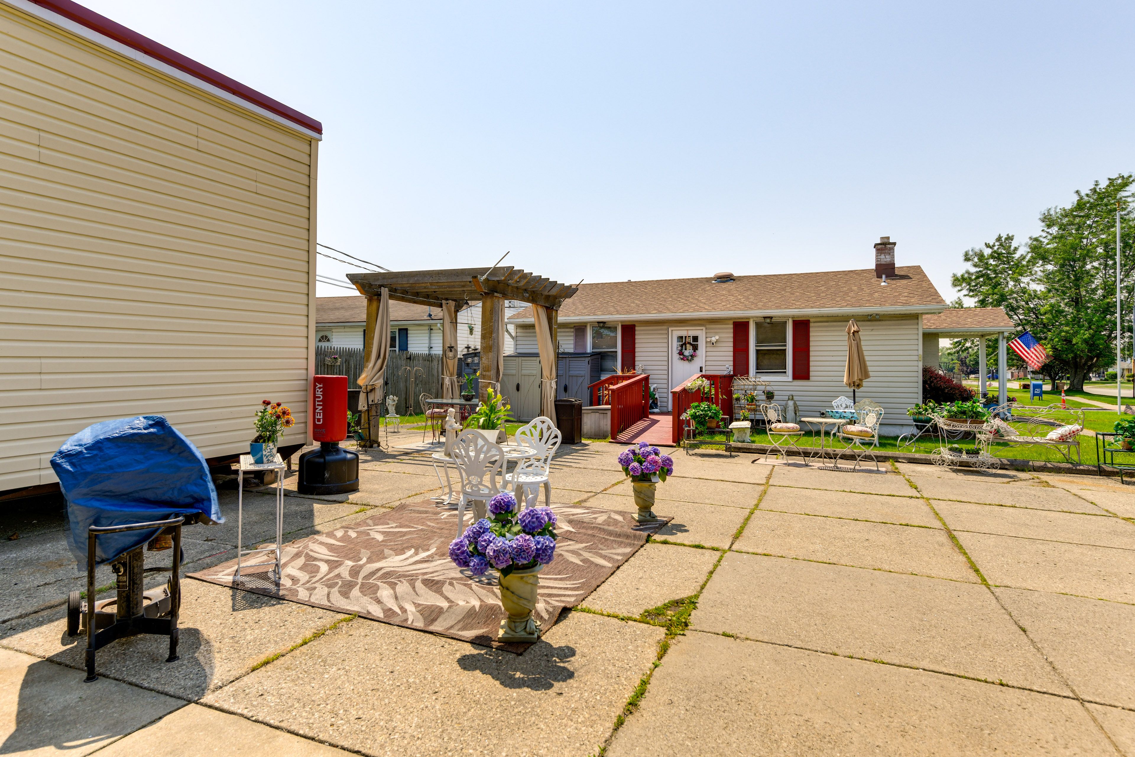 Furnished Patio | Gas Grill