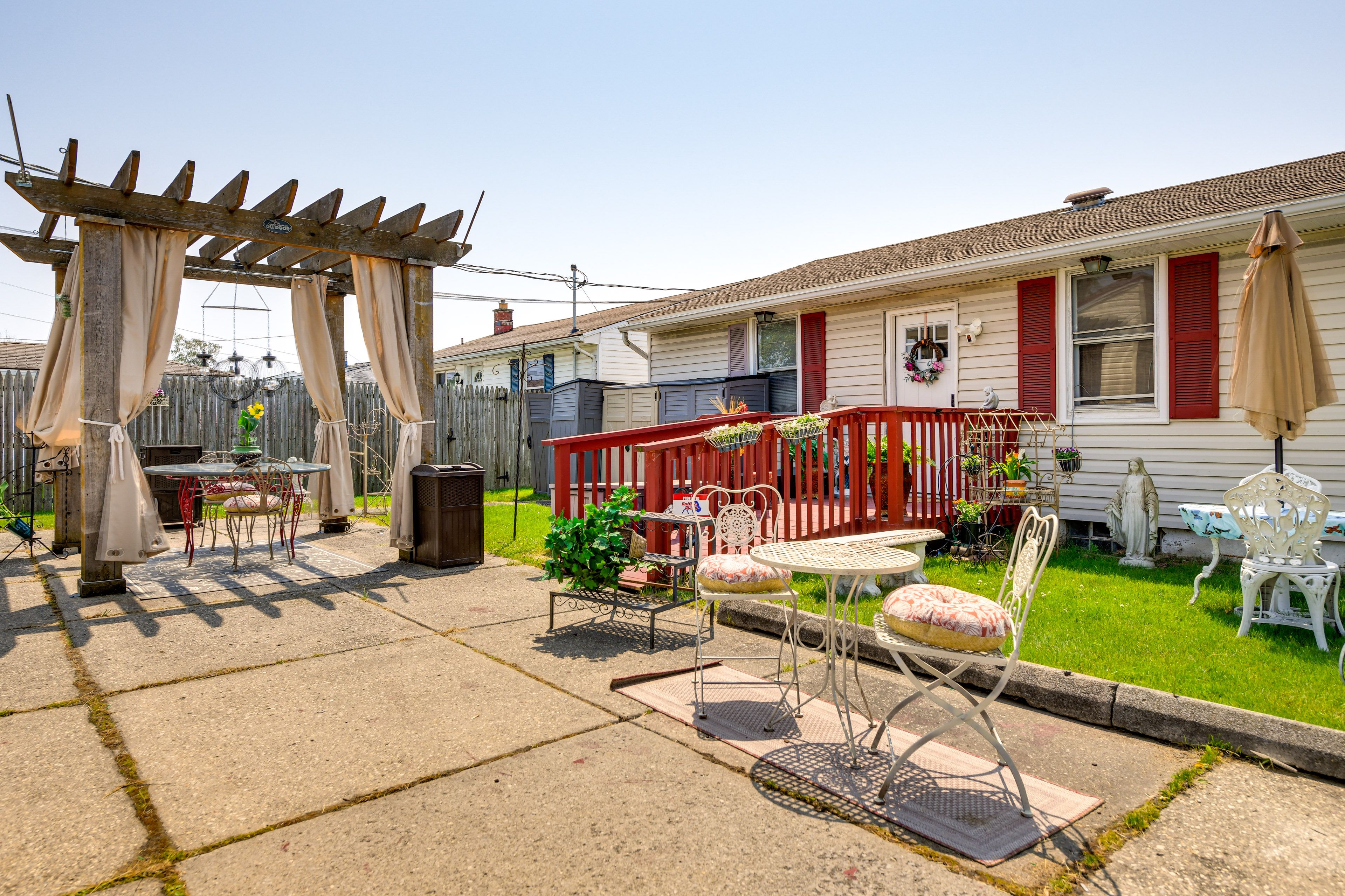 Private Patio | Self Check-In | 9 Mi to KeyBank Center