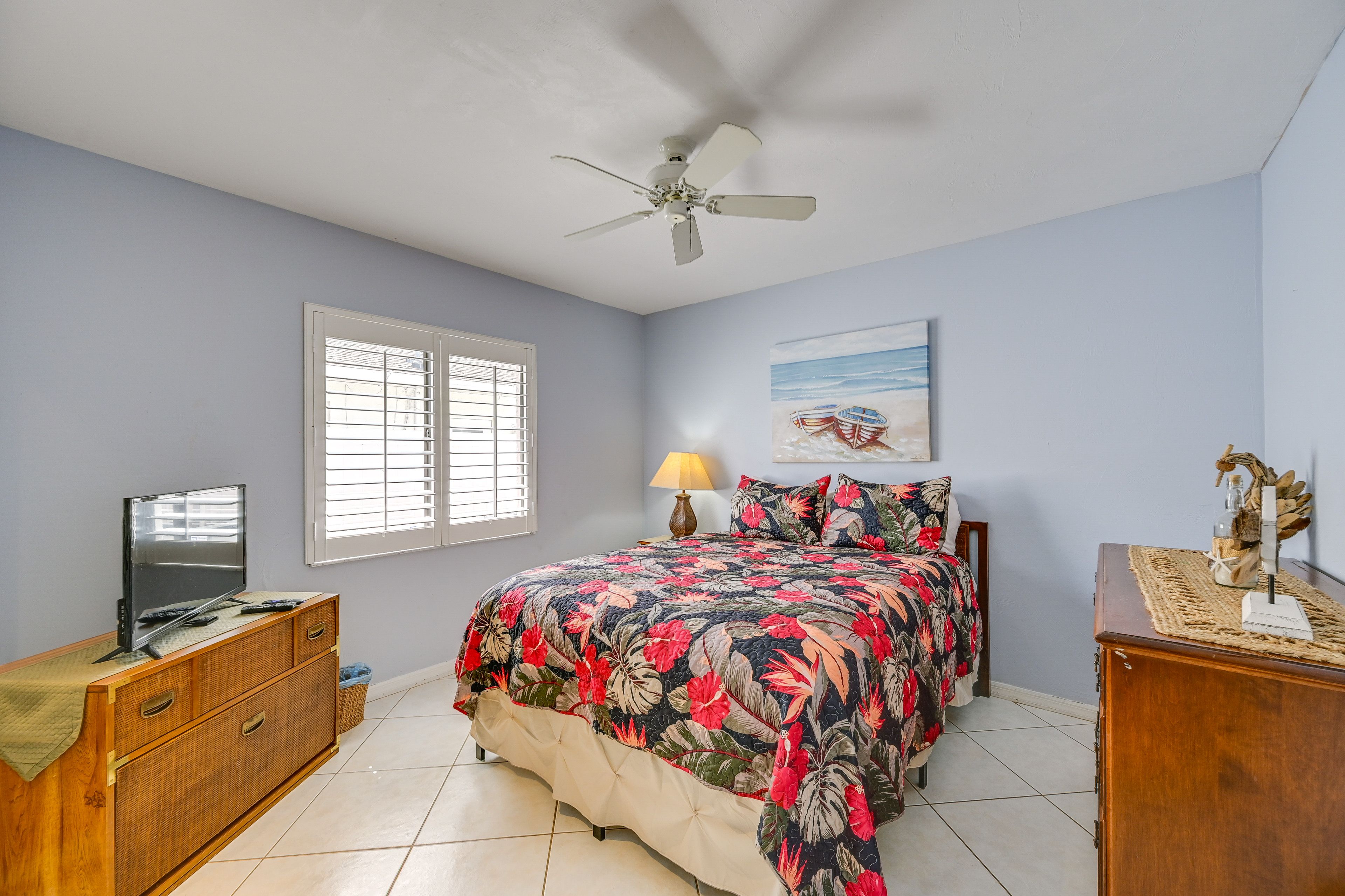 Bedroom 3 | Queen Bed