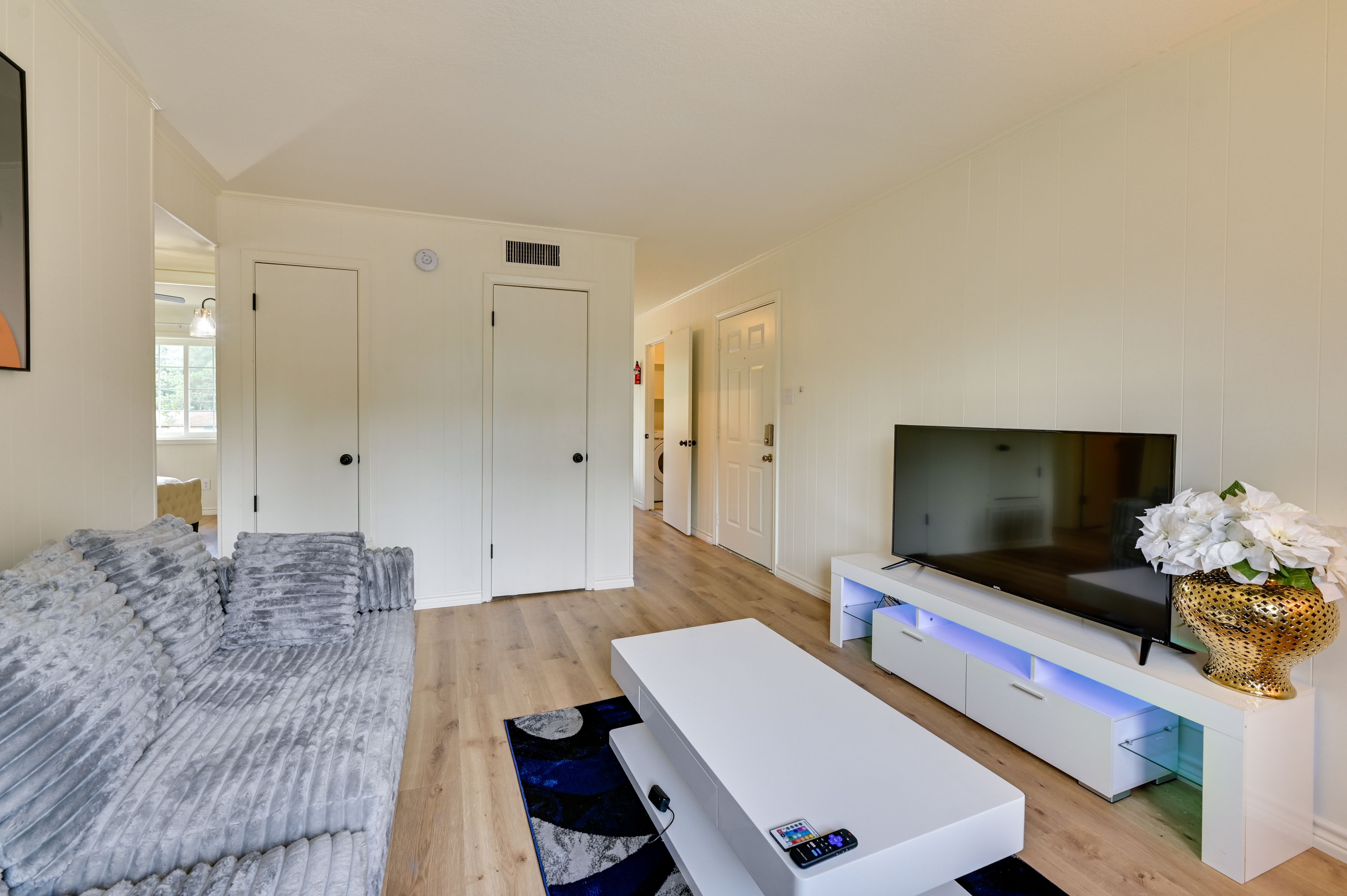 Living Room | Free WiFi | Central A/C & Heat