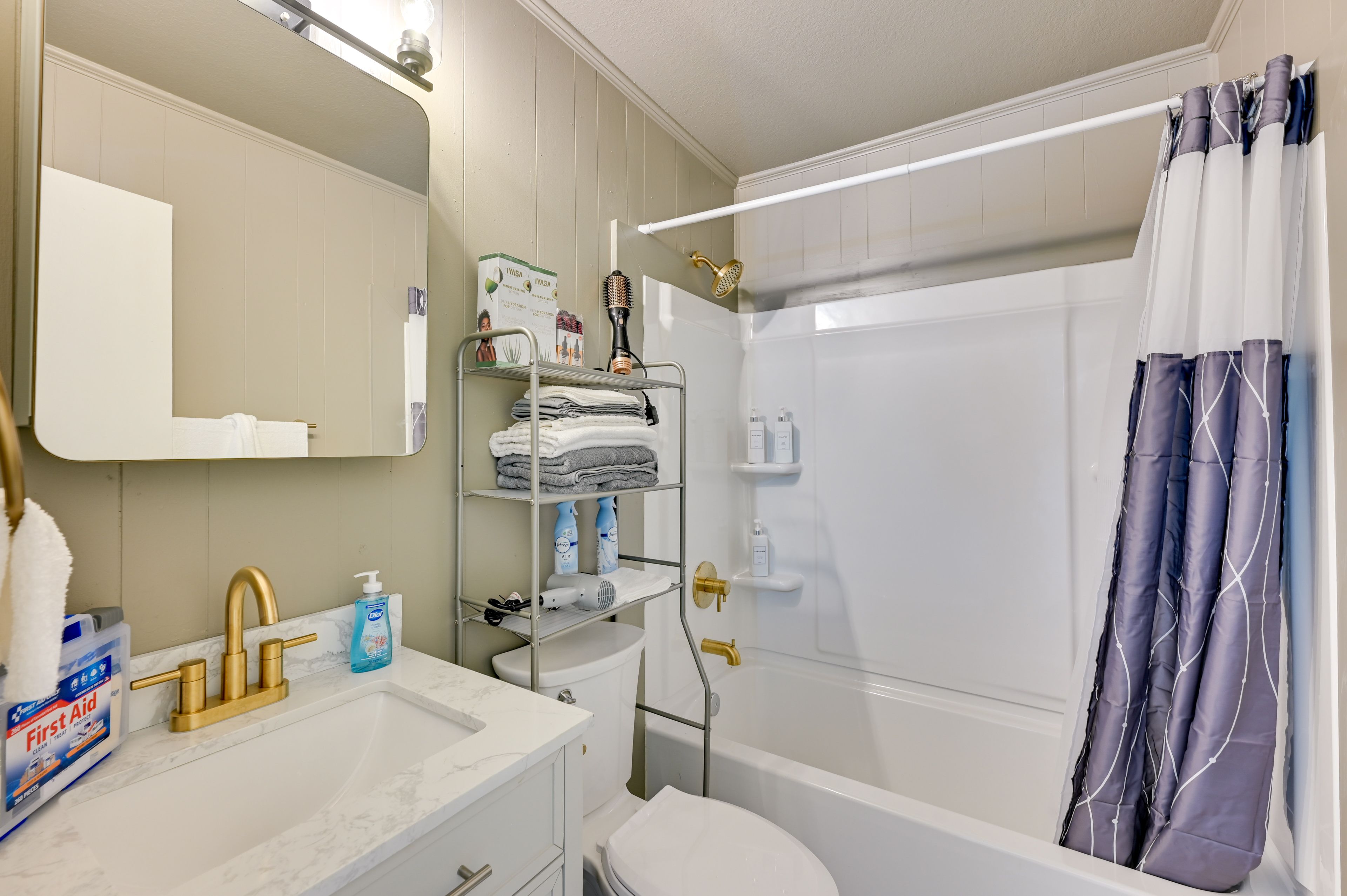 Full Bathroom