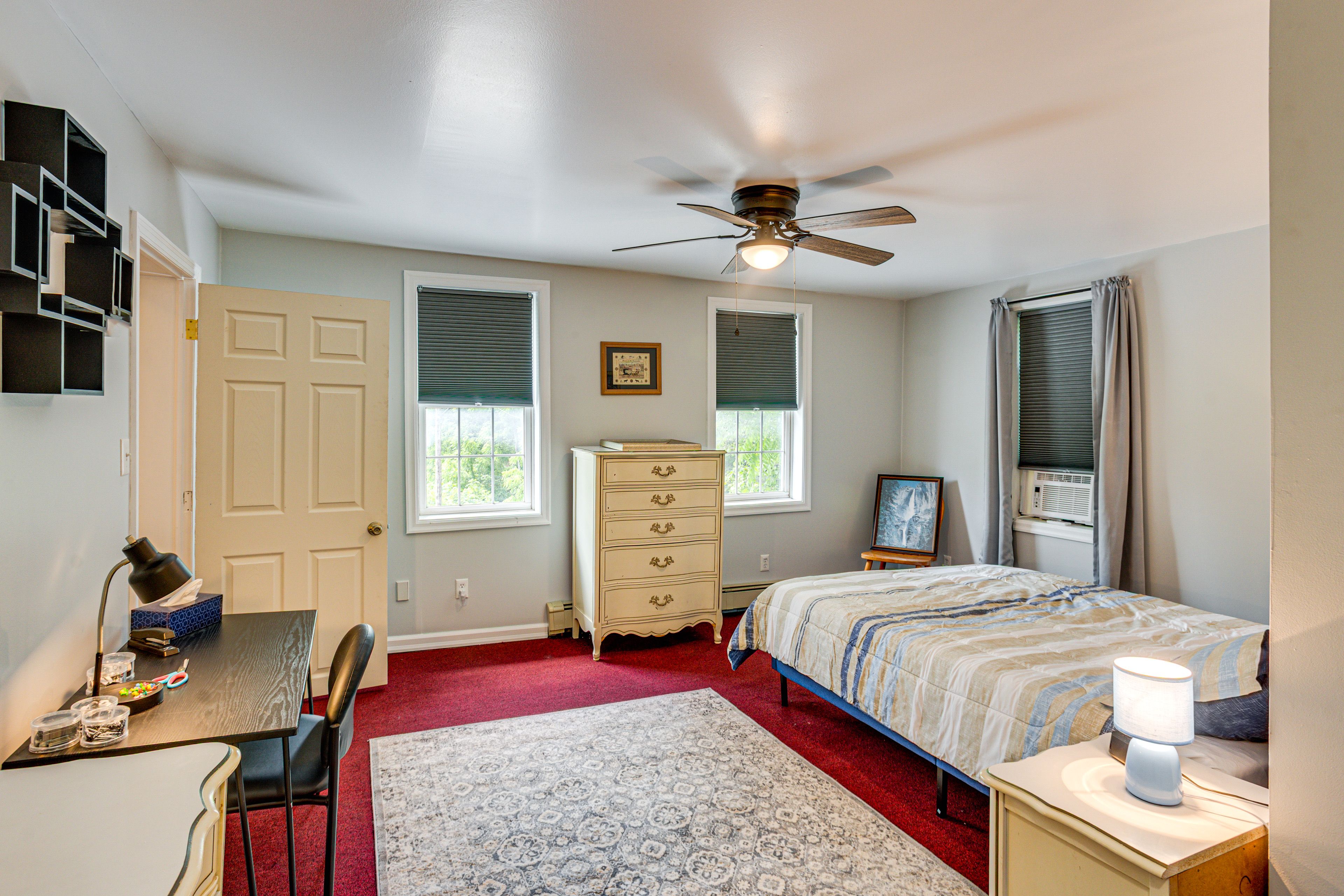 Bedroom | Queen Bed