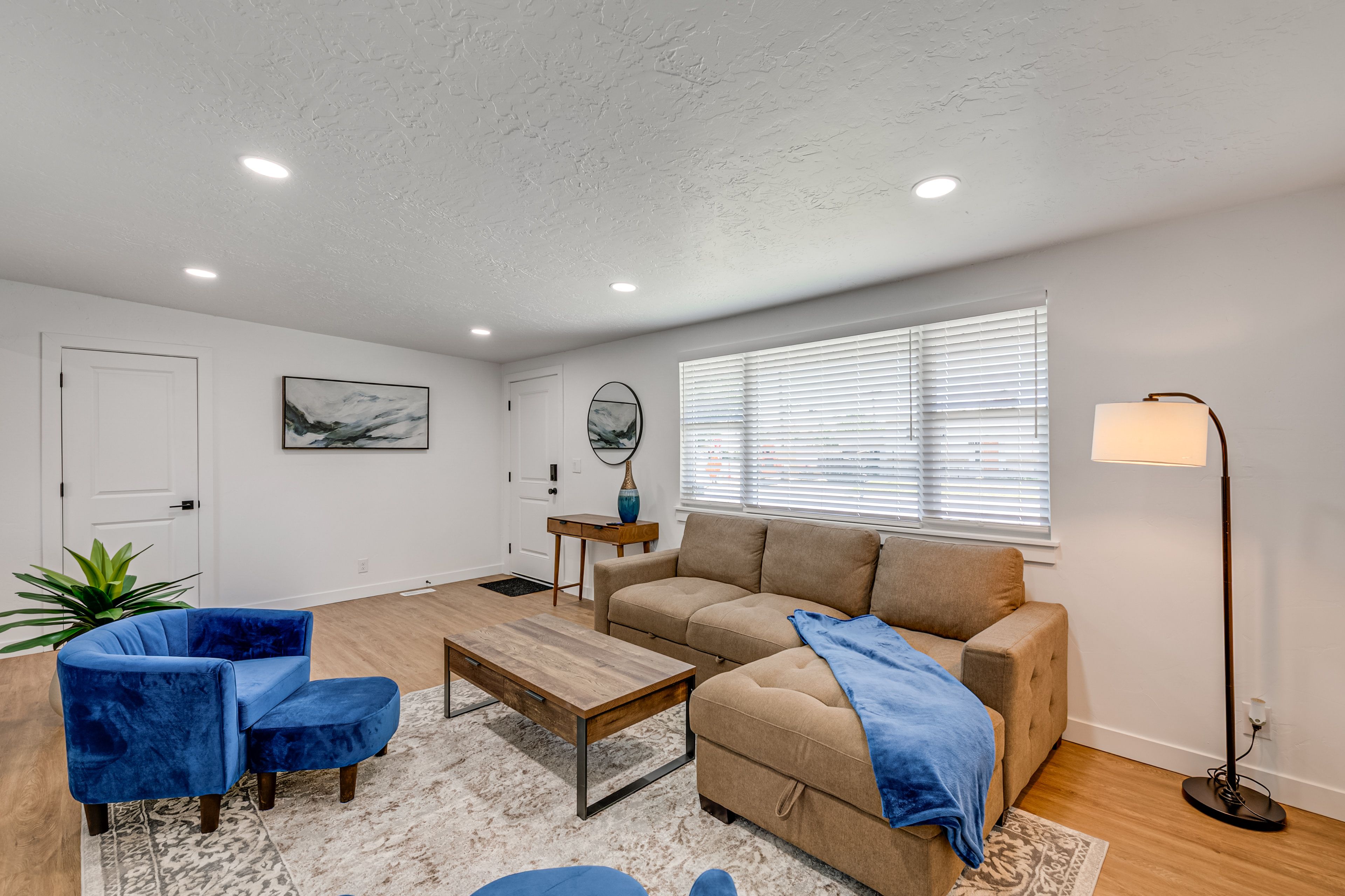 Living Room | Sleeper Sofa | Smart TV