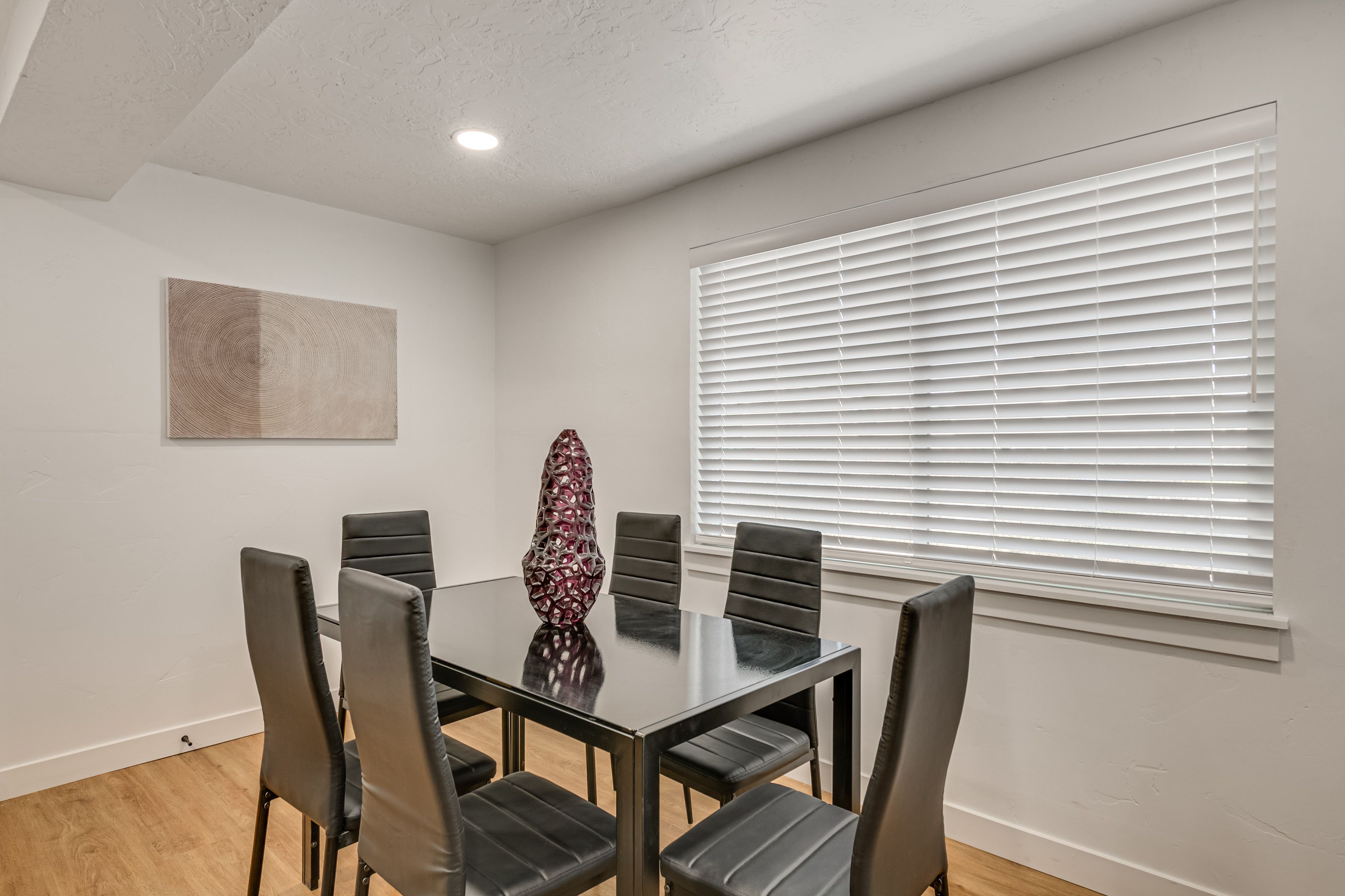 Dining Area | Dishware/Flatware Provided
