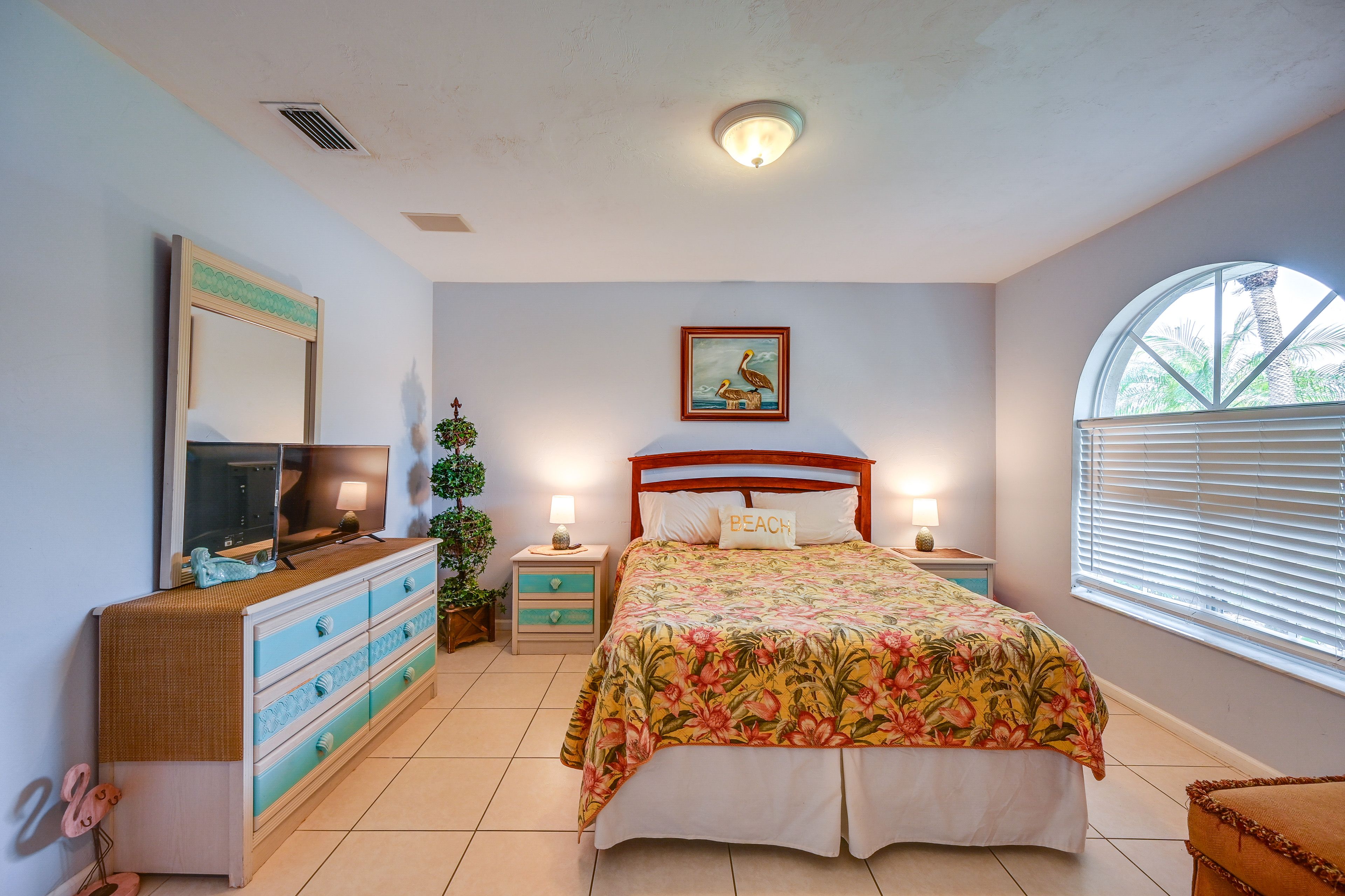 Bedroom 2 | Queen Bed