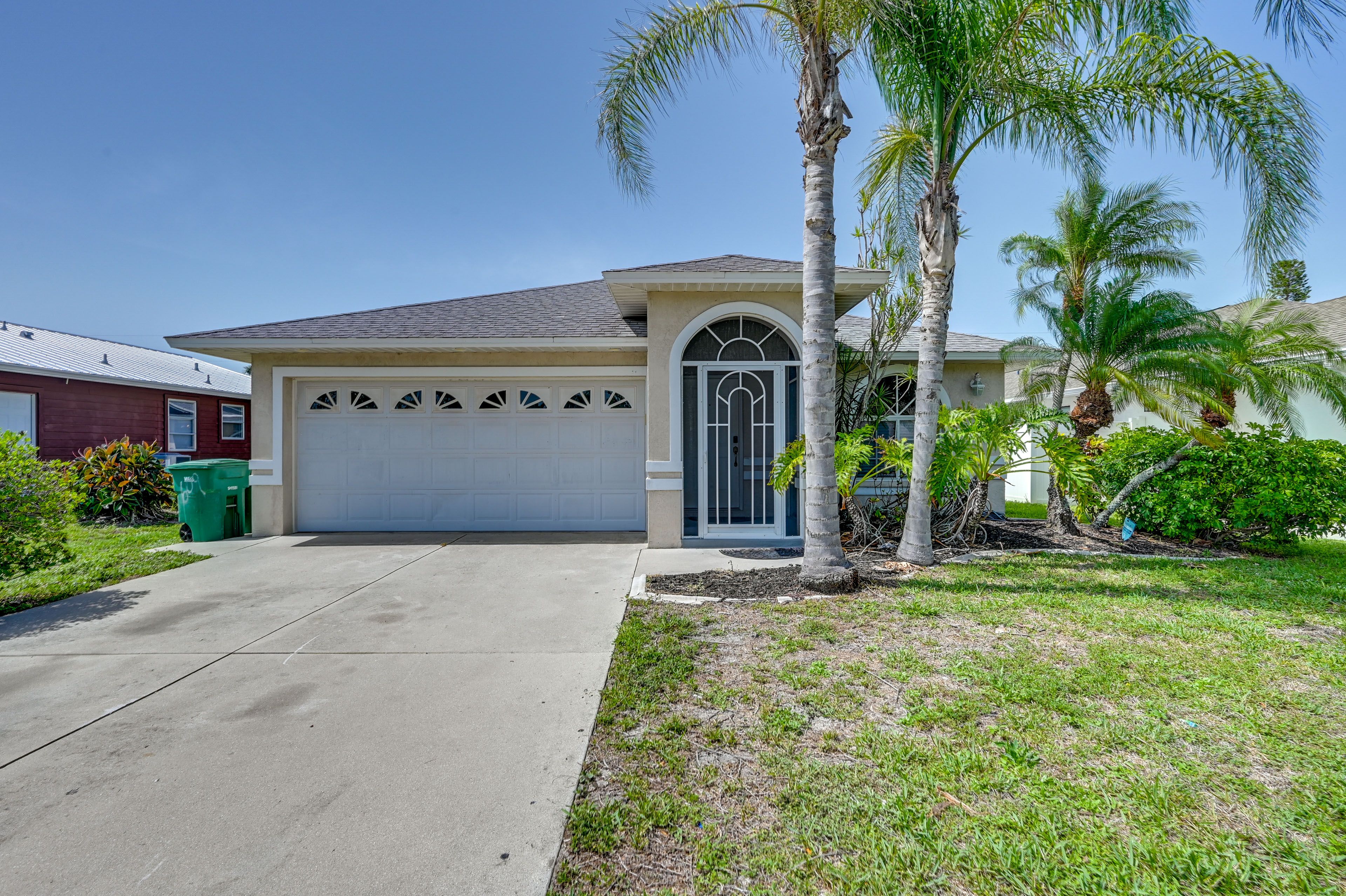 Property Exterior | Driveway (4 Vehicles)