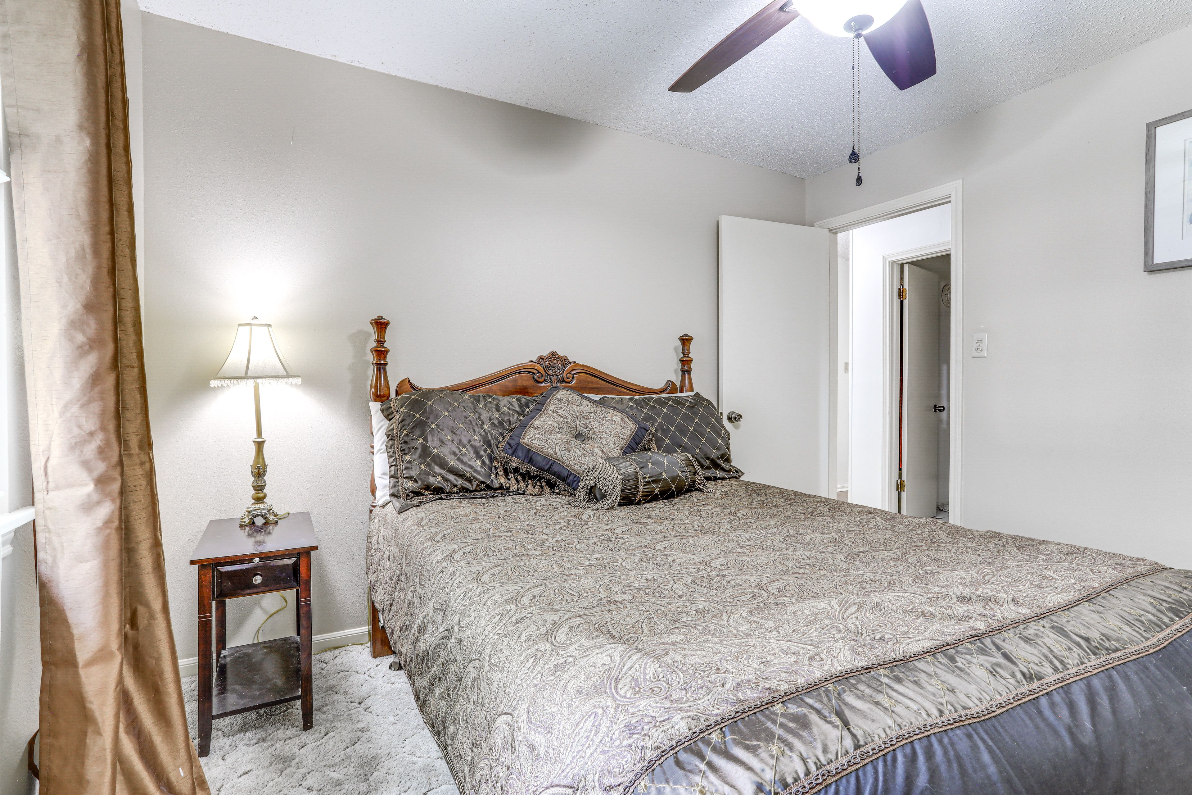 Bedroom 2 | Queen Bed