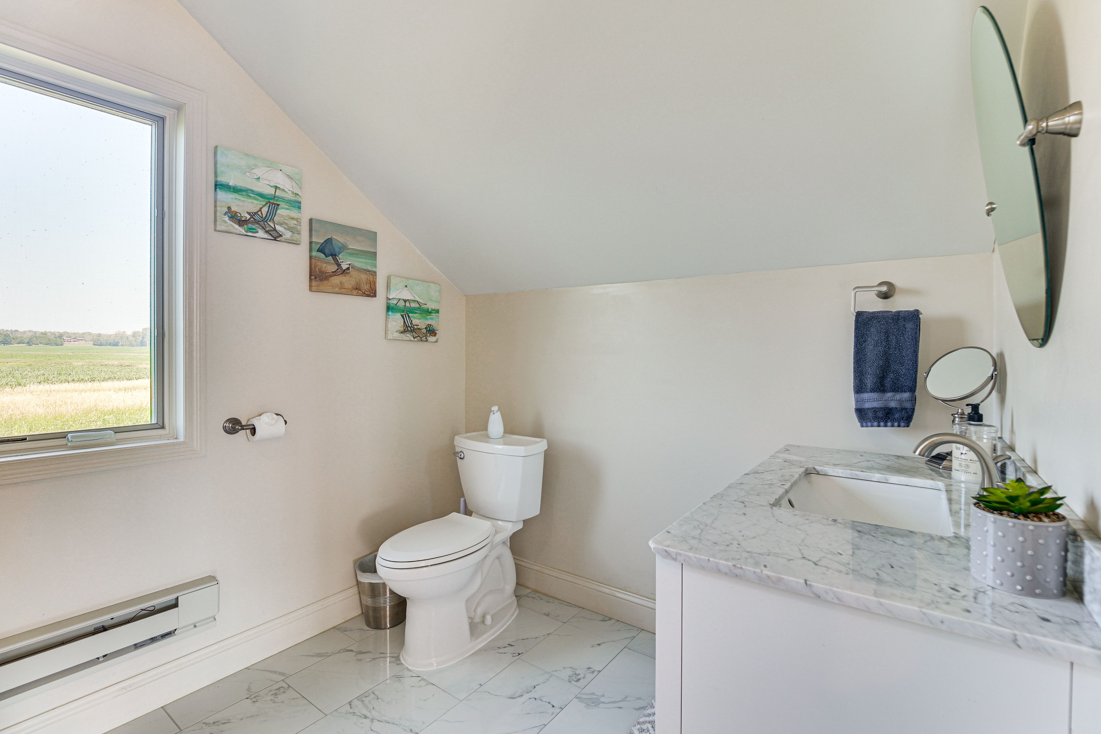 Full Bathroom | 2nd Floor