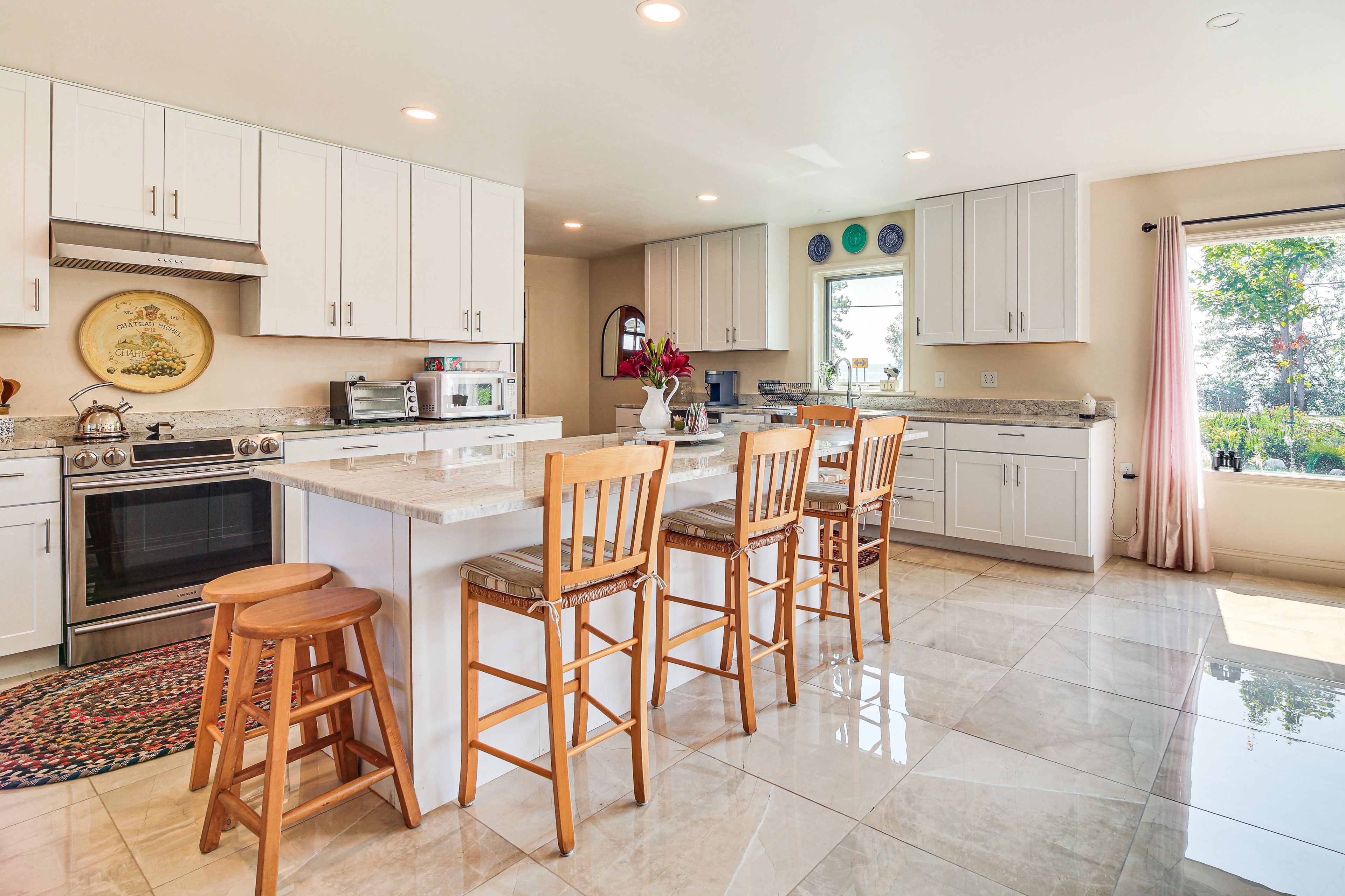 Kitchen | Breakfast Bar | 1st Floor