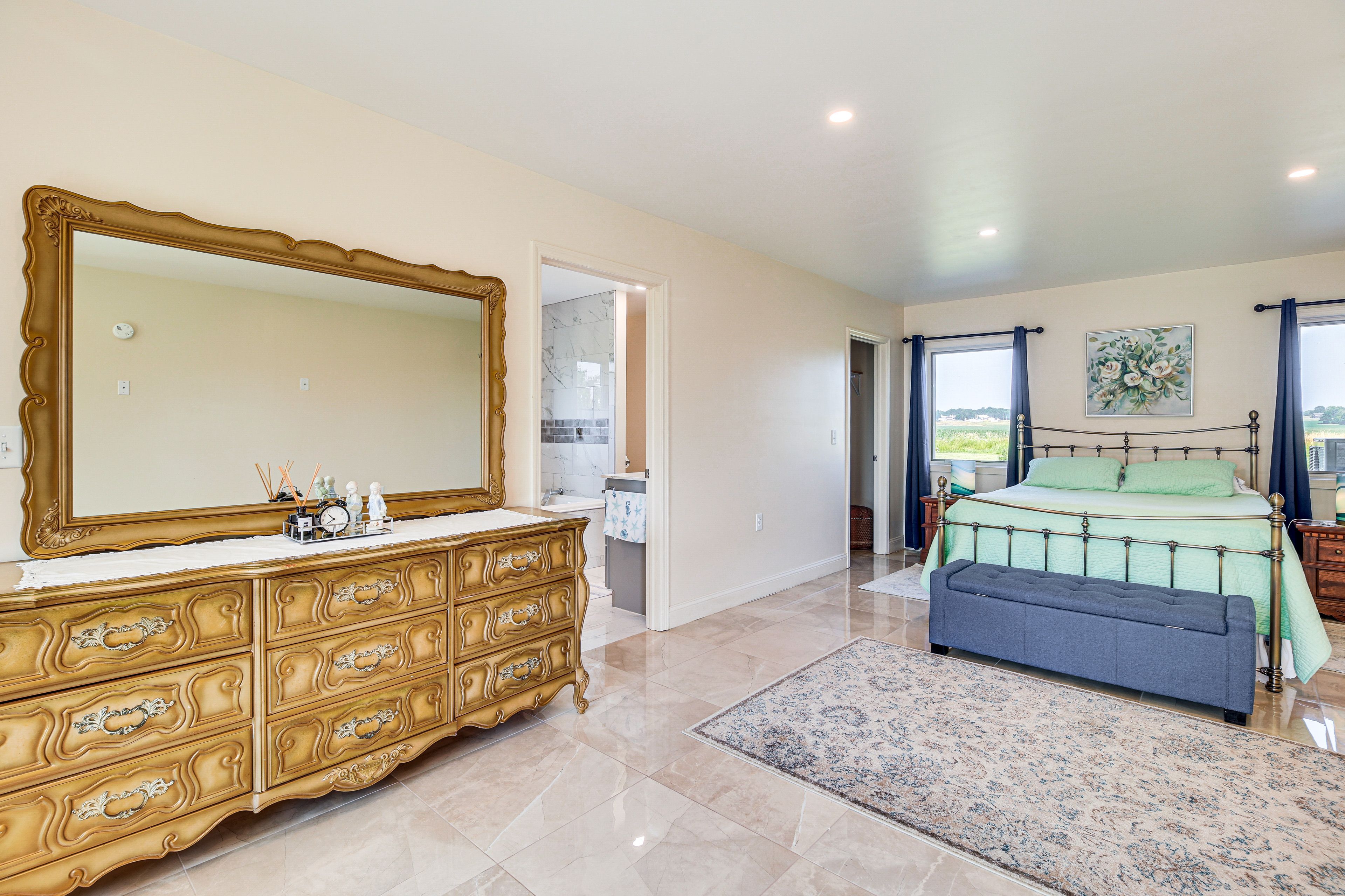 Bedroom 1 | Queen Bed | Linens Provided | 1st Floor