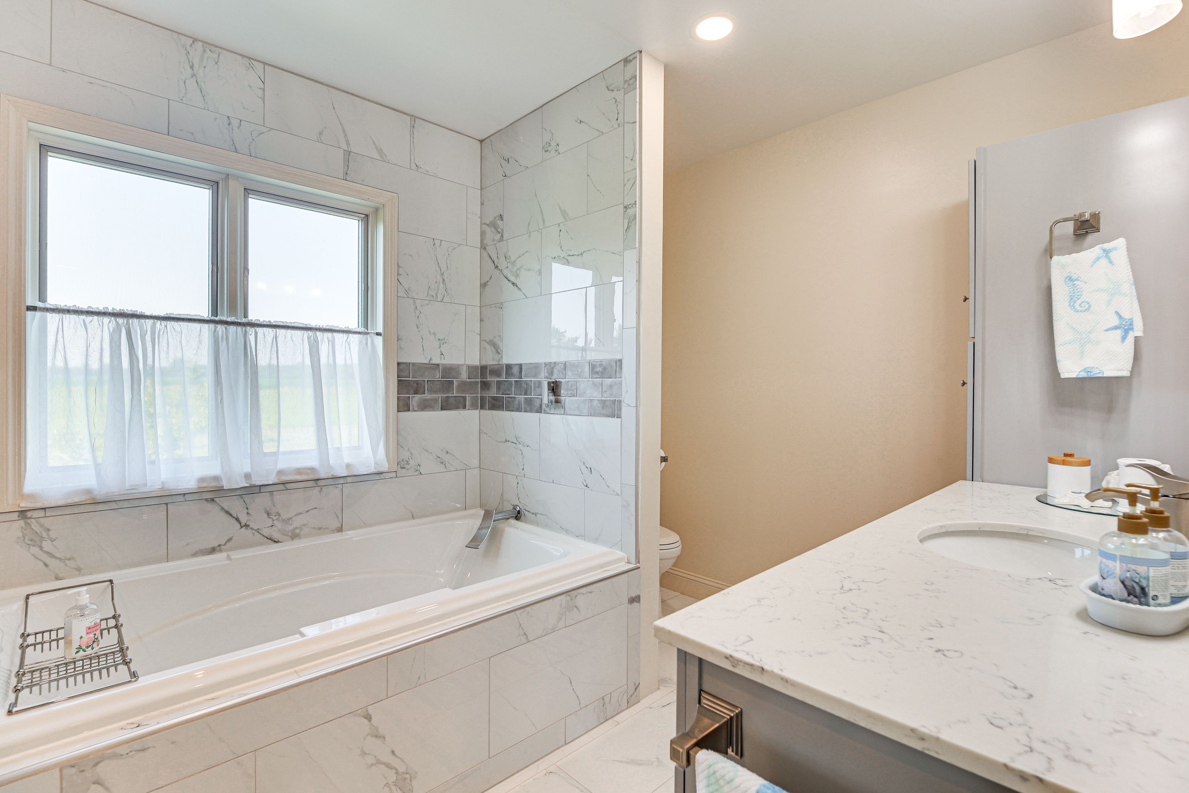 En-Suite Bathroom | Towels Provided | 1st Floor