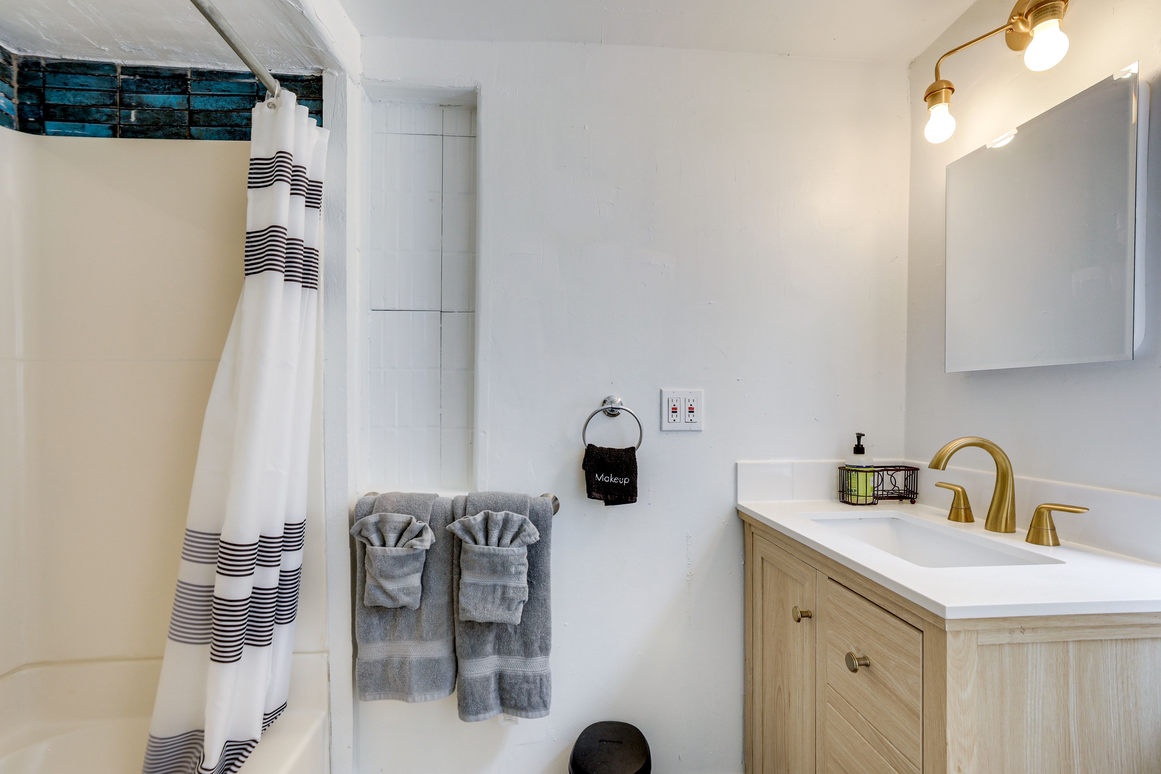 Full Bath | Towels | Hair Dryer