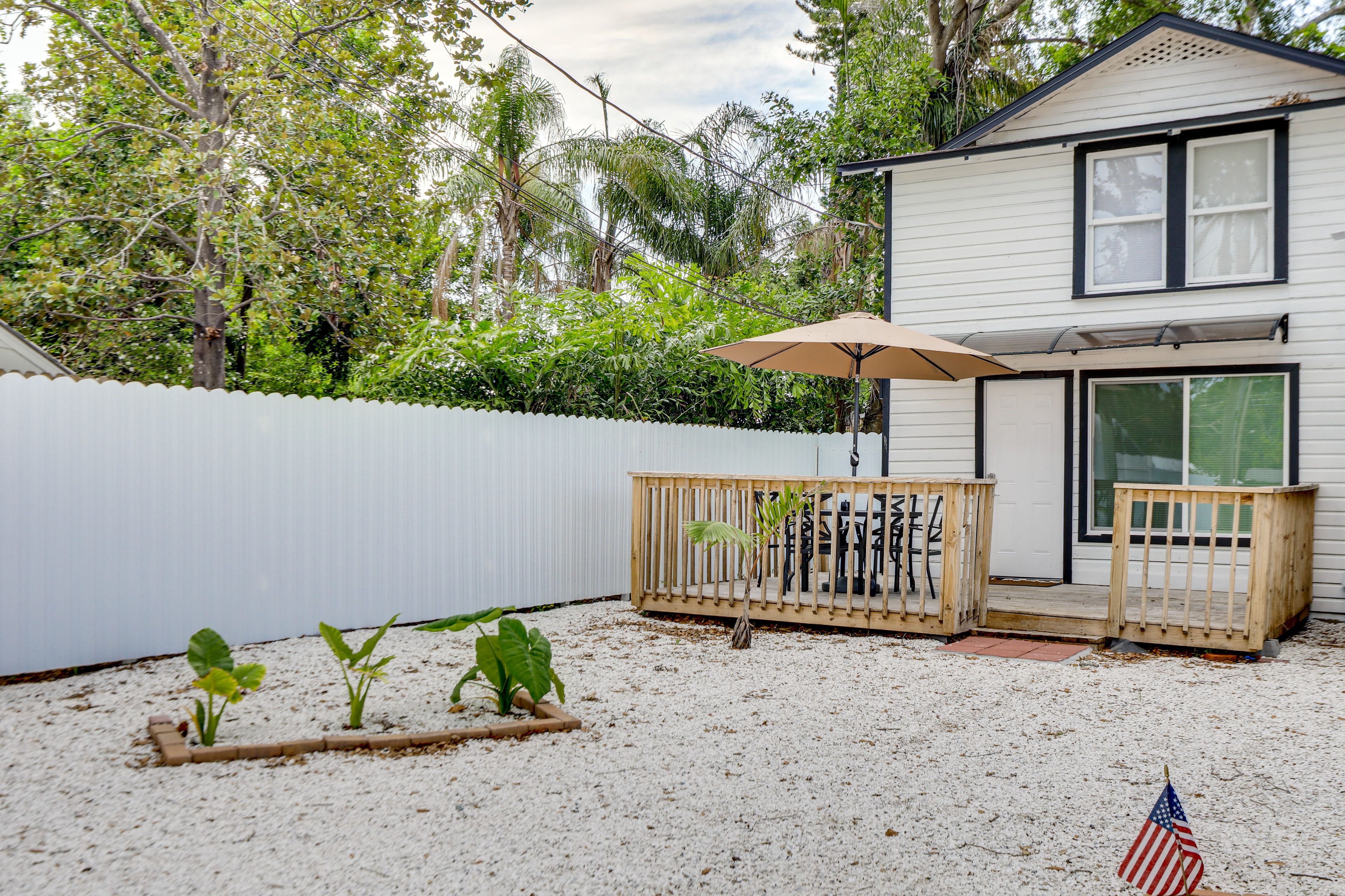 Bradenton Vacation Rental | 1BR | 1BA | 500 Sq Ft | 2 Steps to Enter