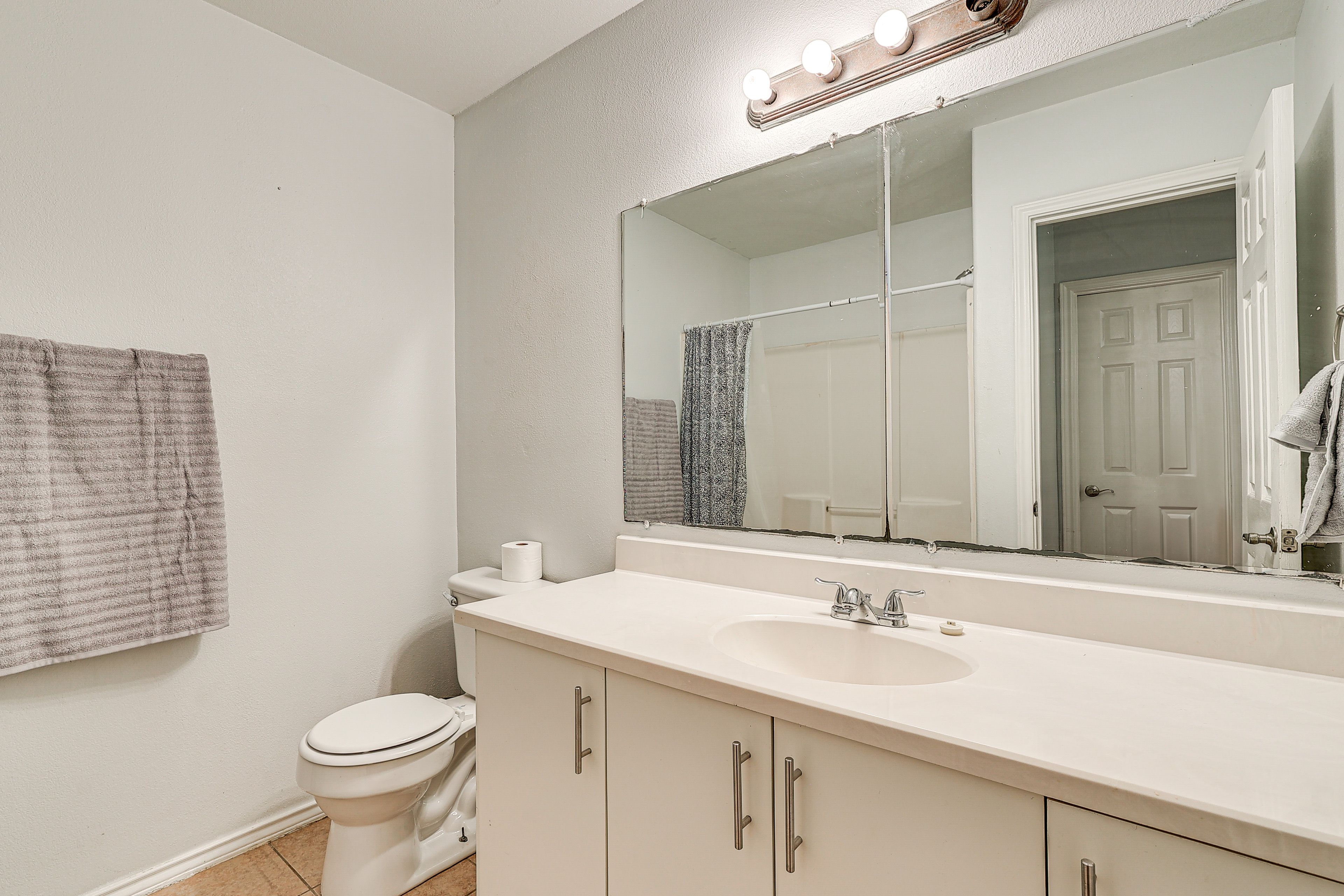 Bathroom | Towels Provided