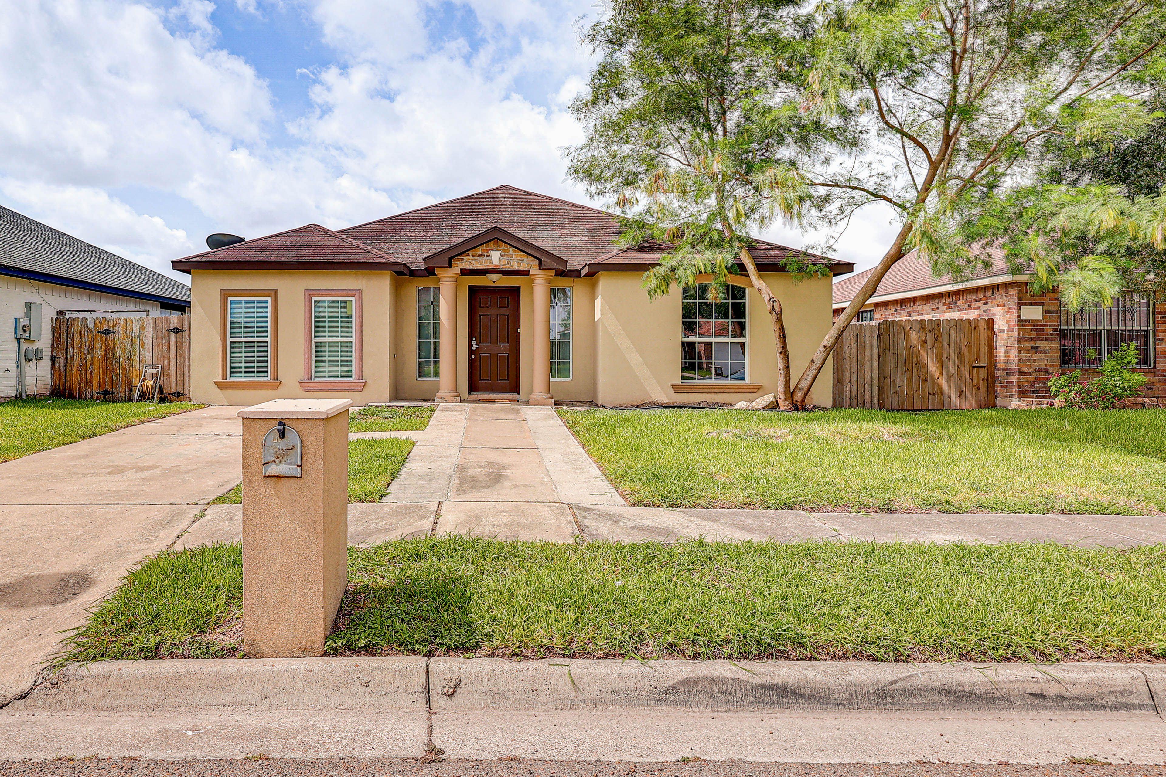 Brownsville Vacation Rental | 3BR | 2BA | 1,600 Sq Ft | 1 Step to Enter
