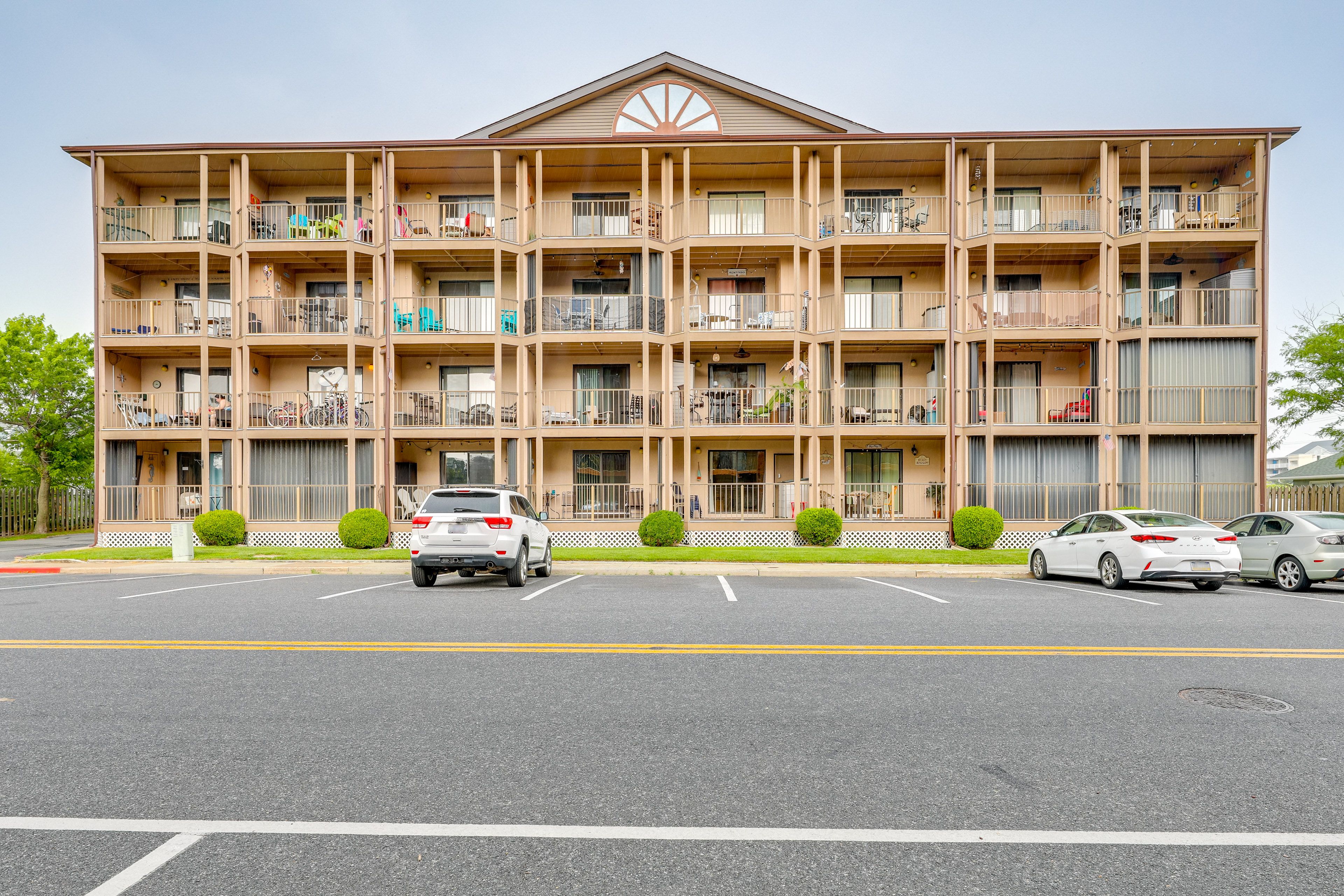Property Exterior | Single-Story Unit | 3rd-Floor Condo