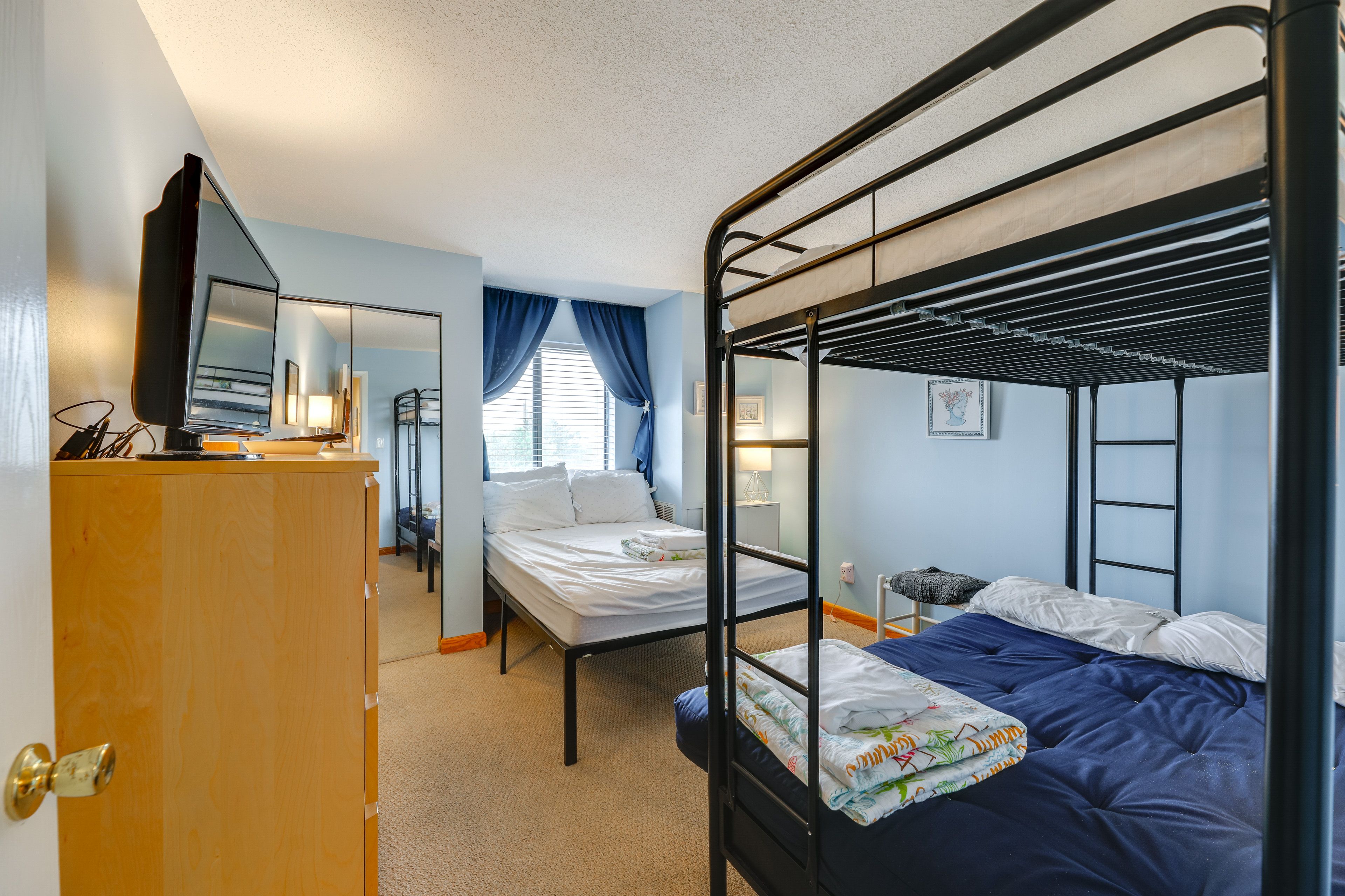 Bedroom | Full Bed | Twin/Full Bunk Bed