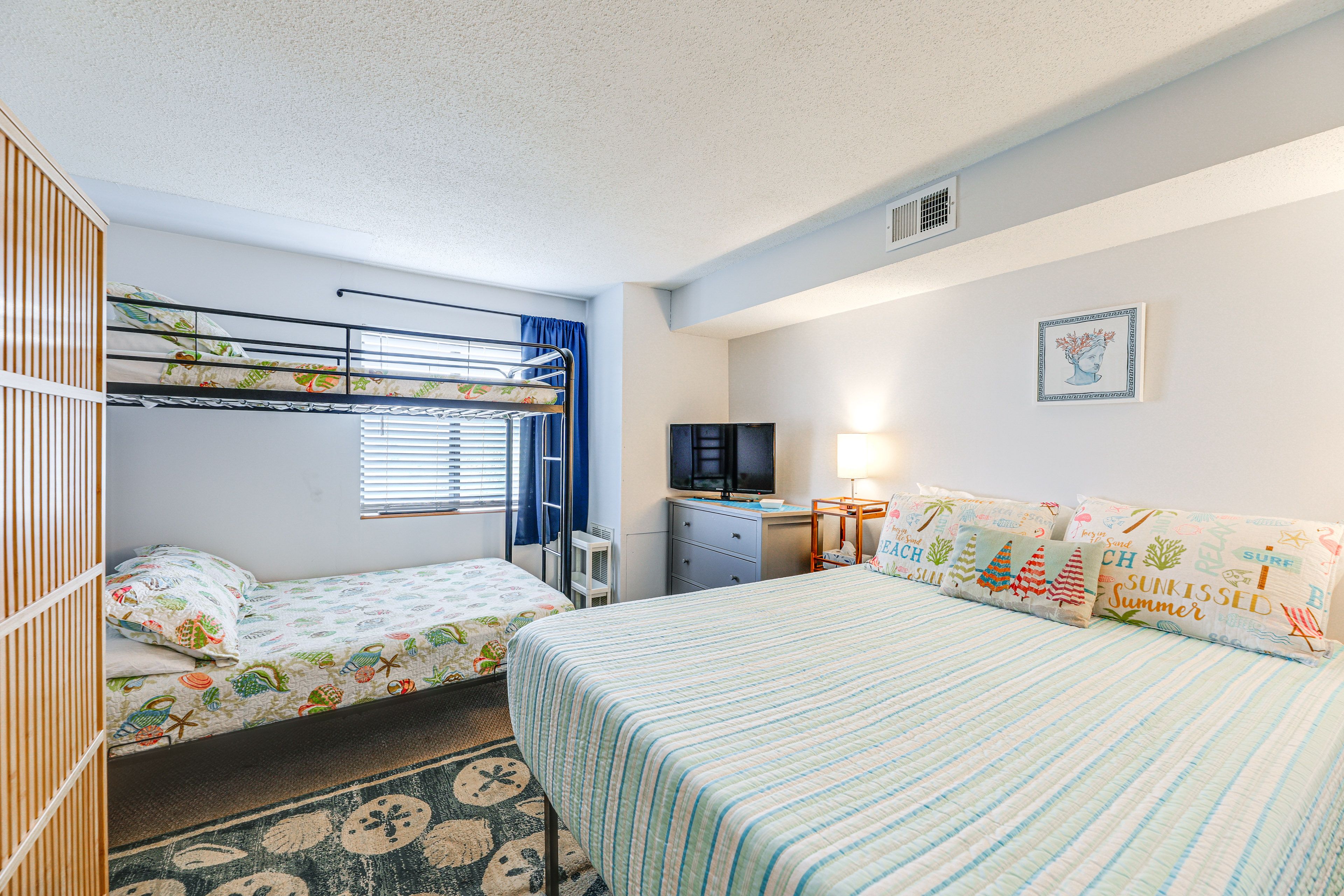 Bedroom | Queen Bed | Twin/Full Bunk Bed