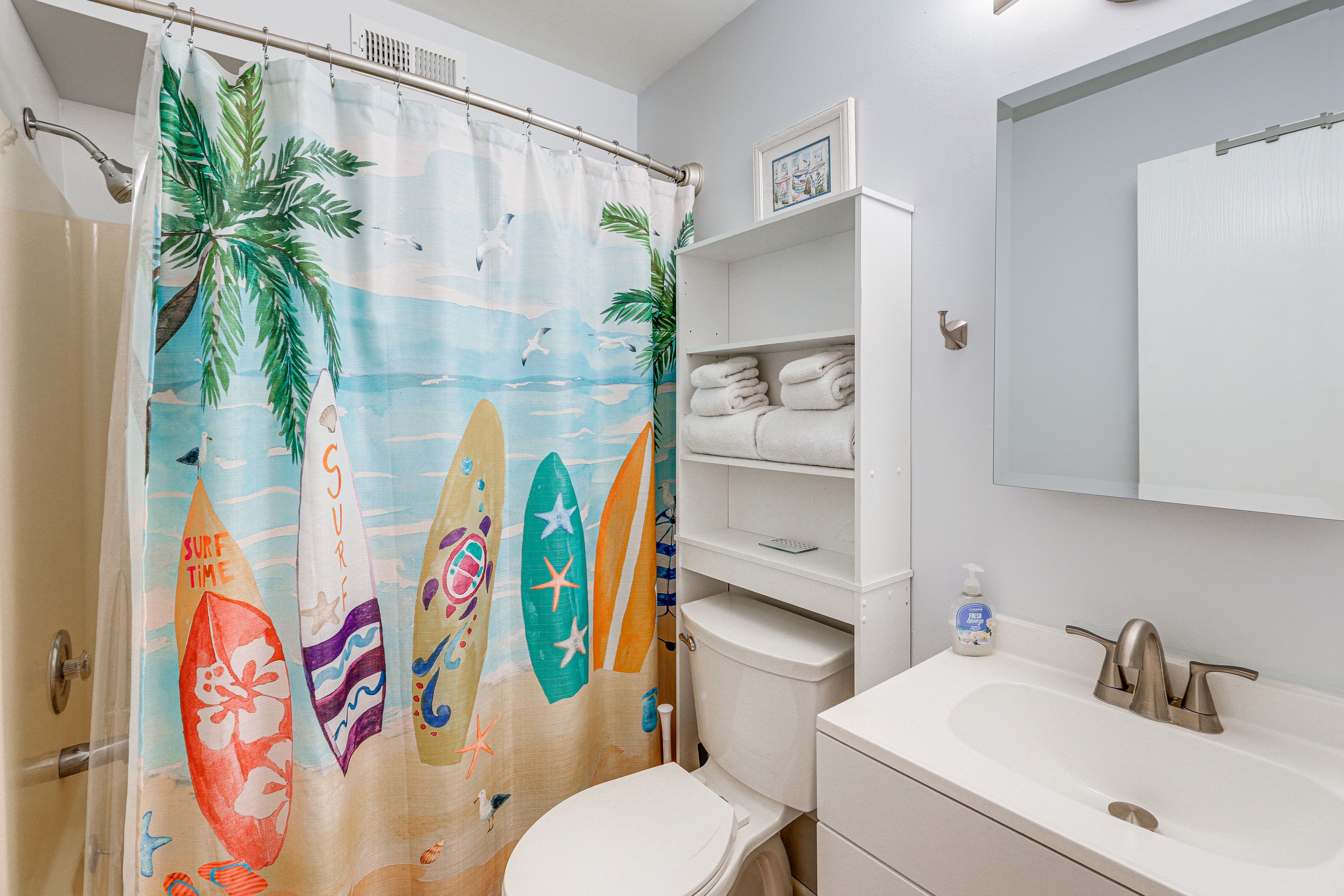 Full Bathroom | Towels Provided