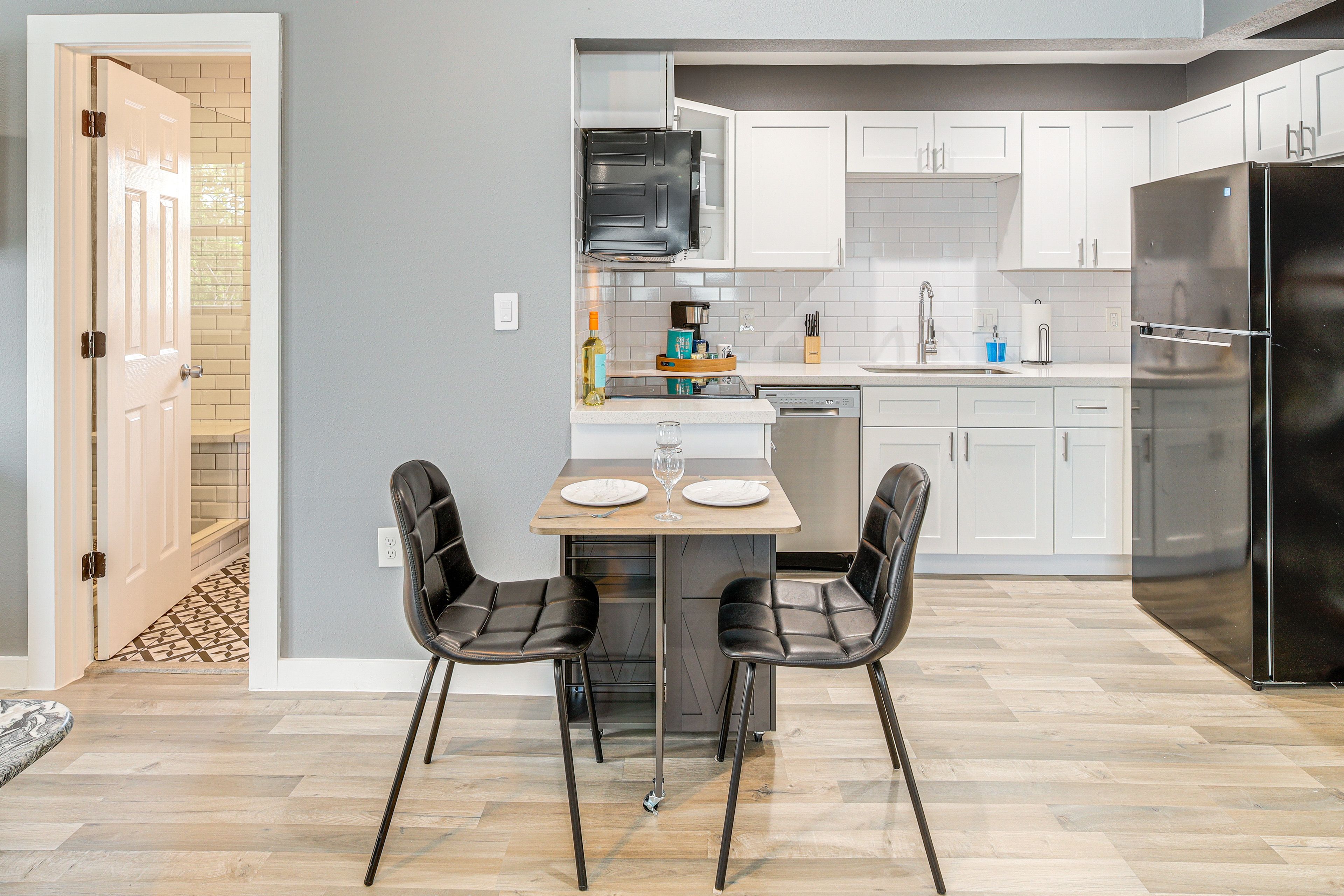 Kitchen | Dishwasher | Stove/Oven | 1,170 Sq Ft