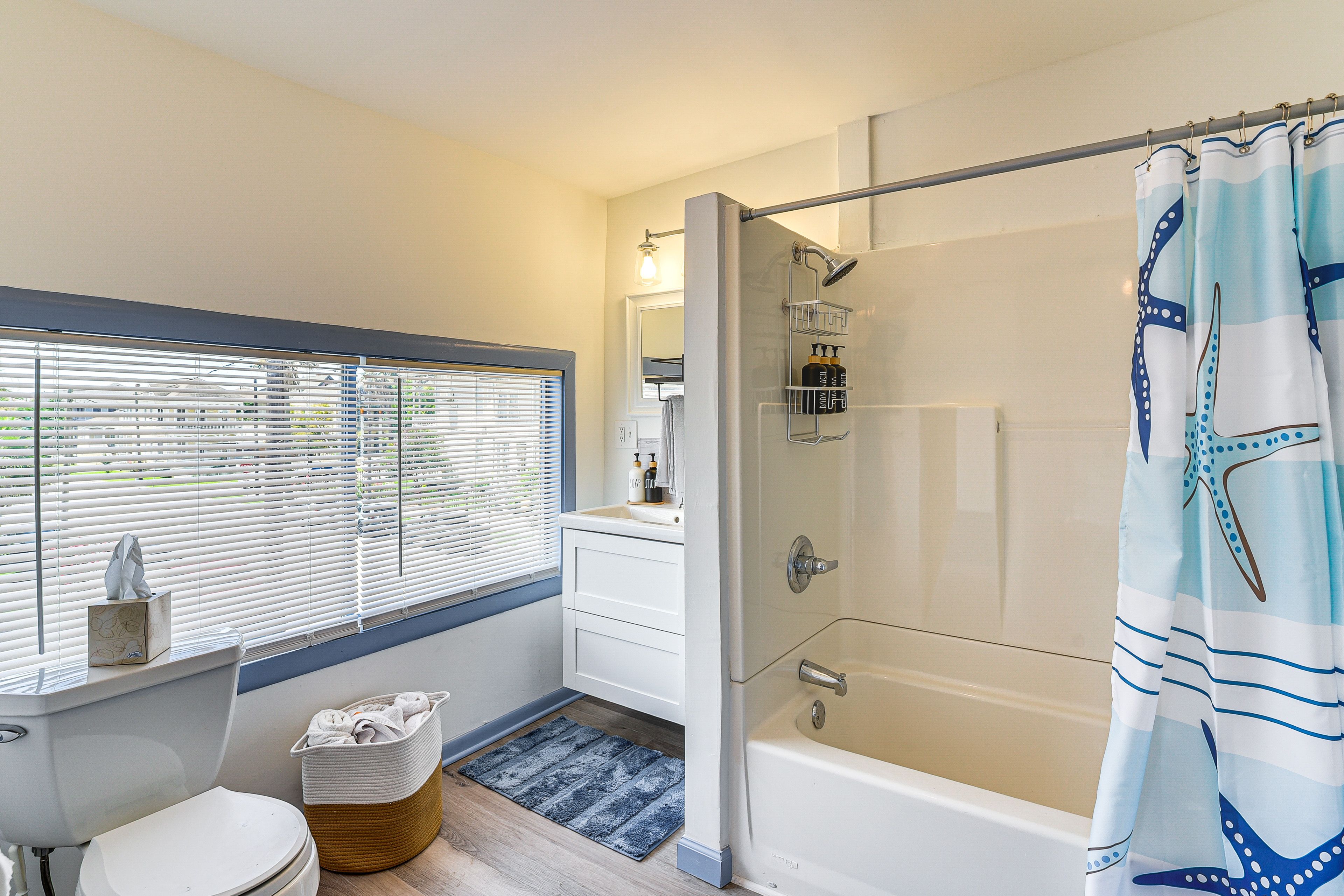 Full Bathroom | Complimentary Toiletries | Hair Dryer
