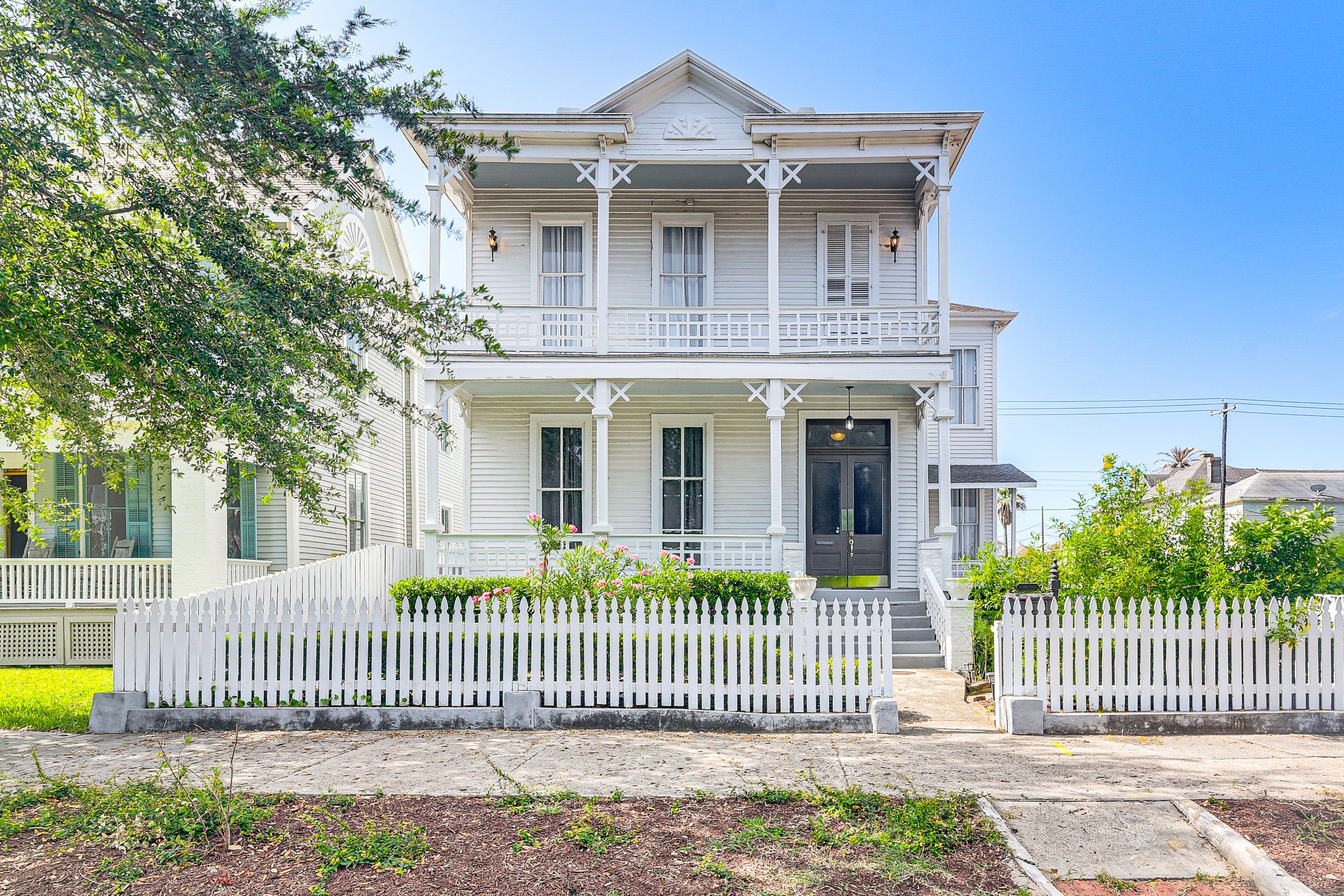 Property Exterior | 1st-Floor Apartment Unit | 1 Mi to Galveston Seawall