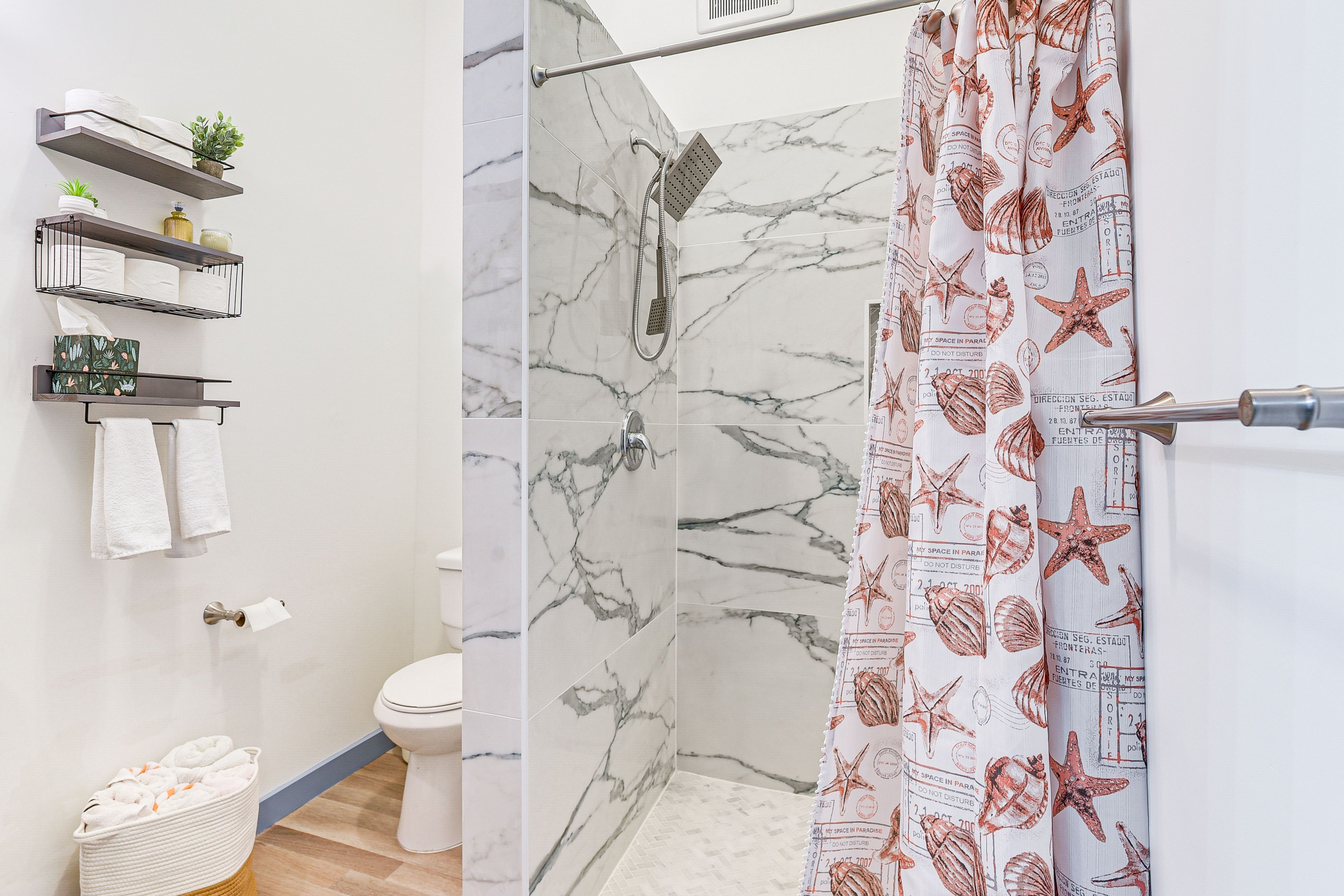 Full Bathroom | Towels Provided | Complimentary Toiletries | Hair Dryer
