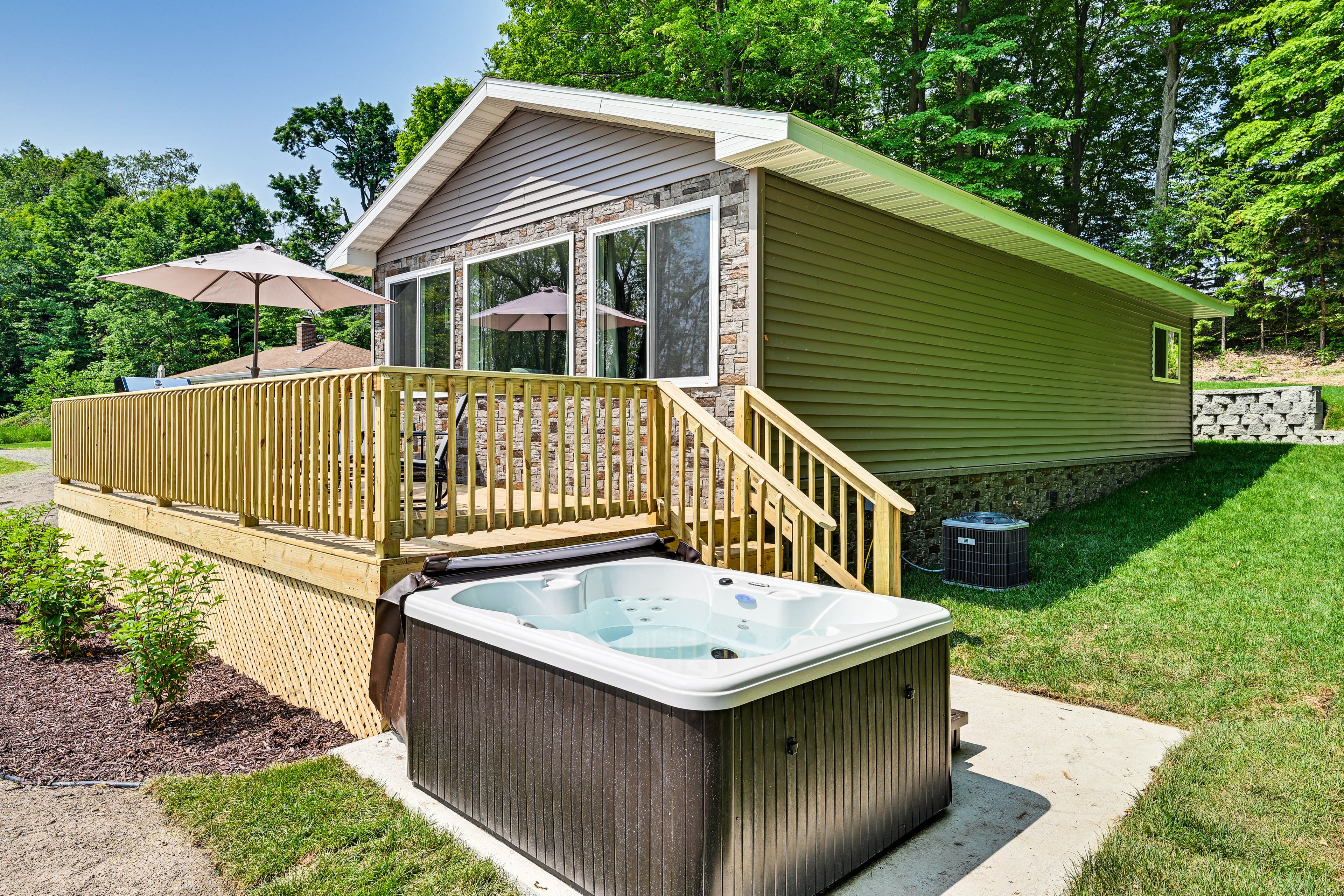 Deck | Outdoor Dining Set | Hot Tub