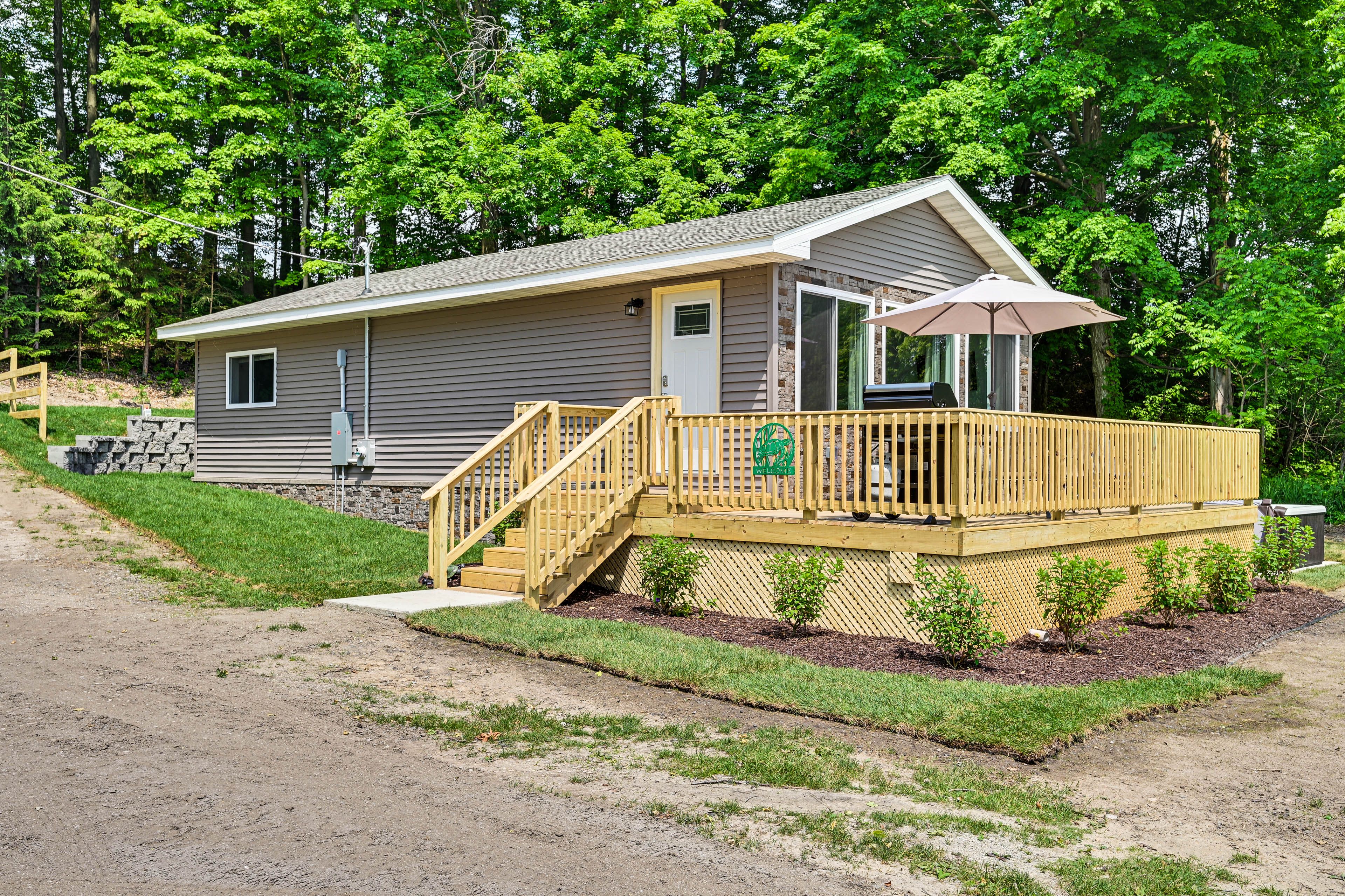 Exterior | Parking | Driveway (2 Vehicles)