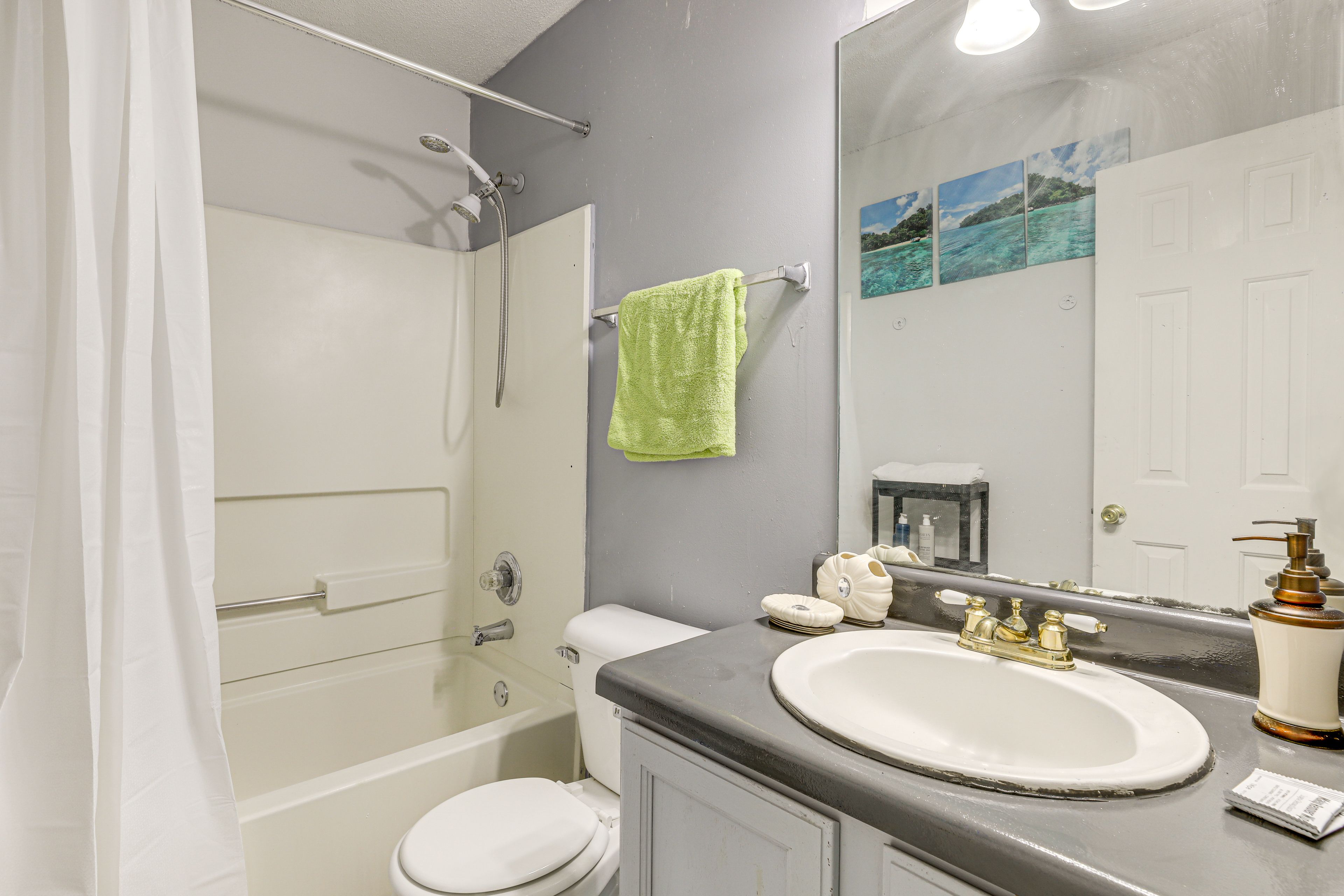 Full Bathroom | 2nd Floor