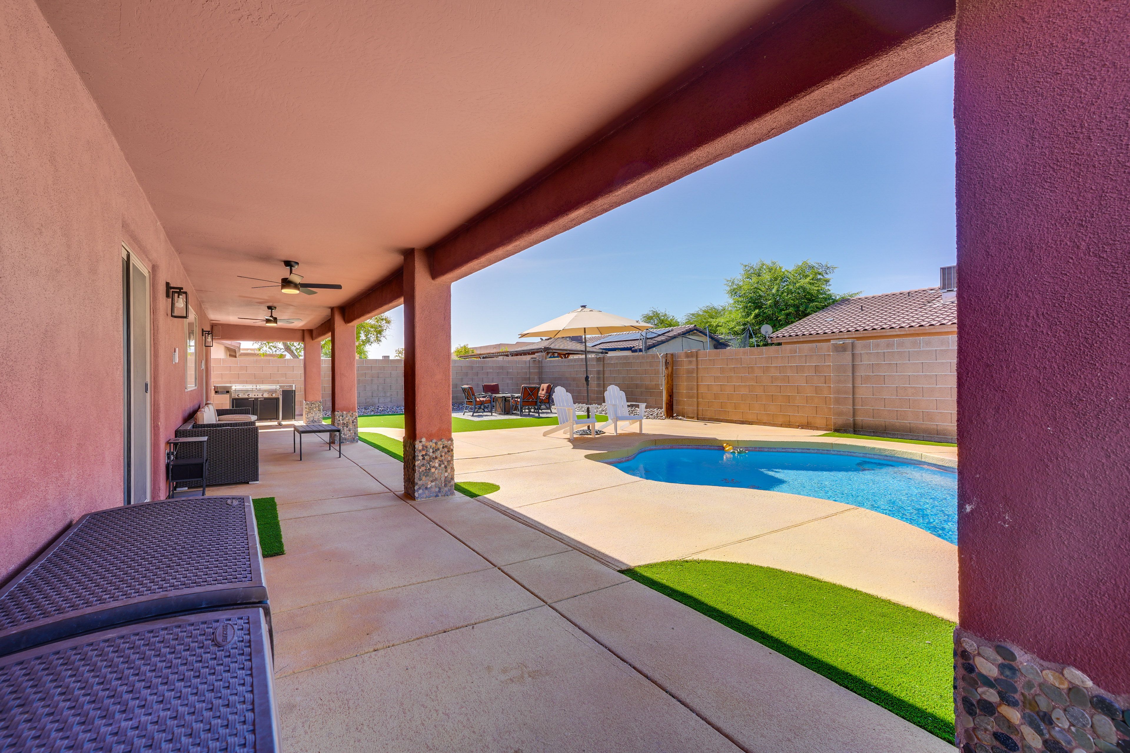Private Backyard Oasis | Outdoor Shower | Gas Grill | Fire Pit