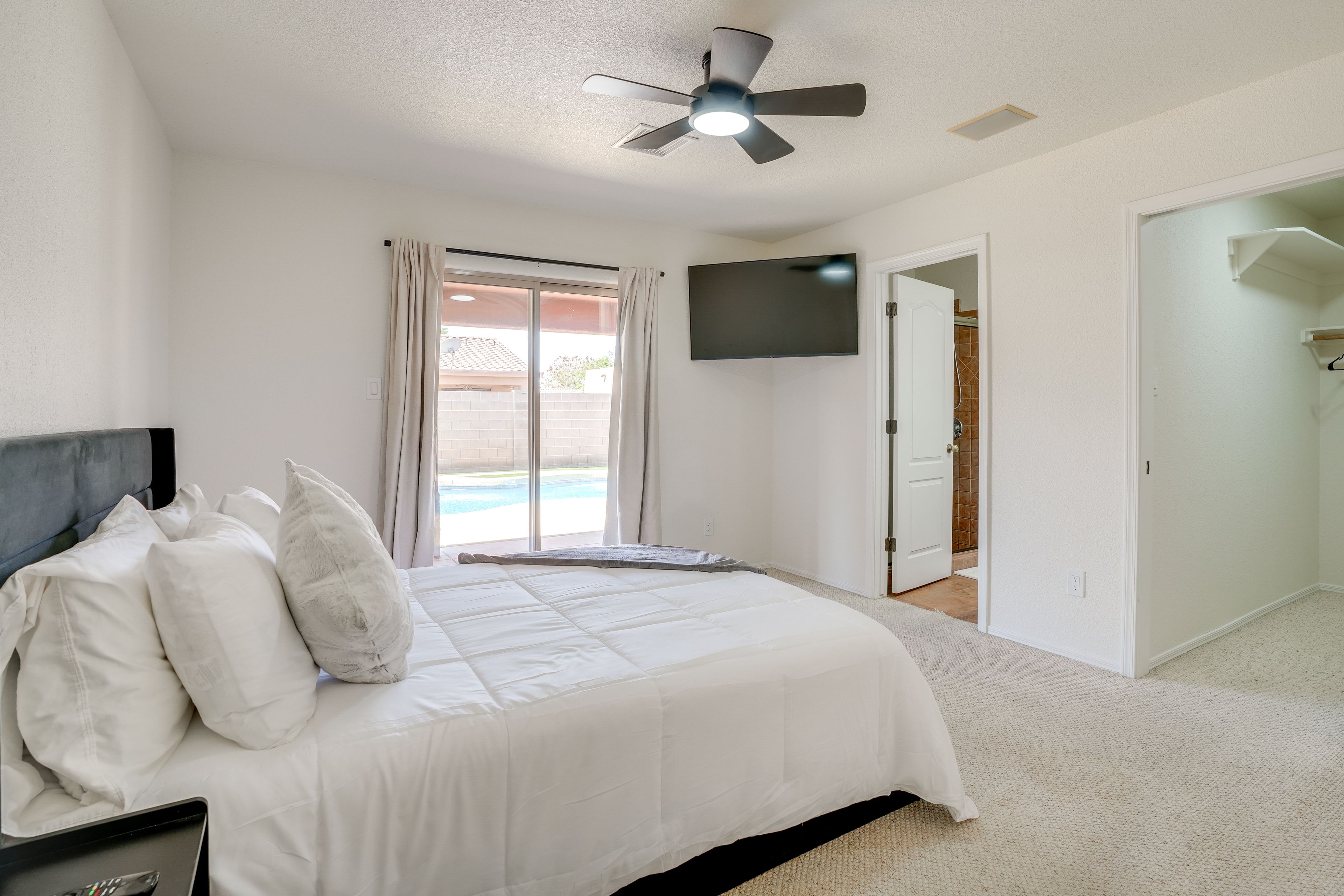 Bedroom 1 | Queen Bed | En-Suite Bathroom