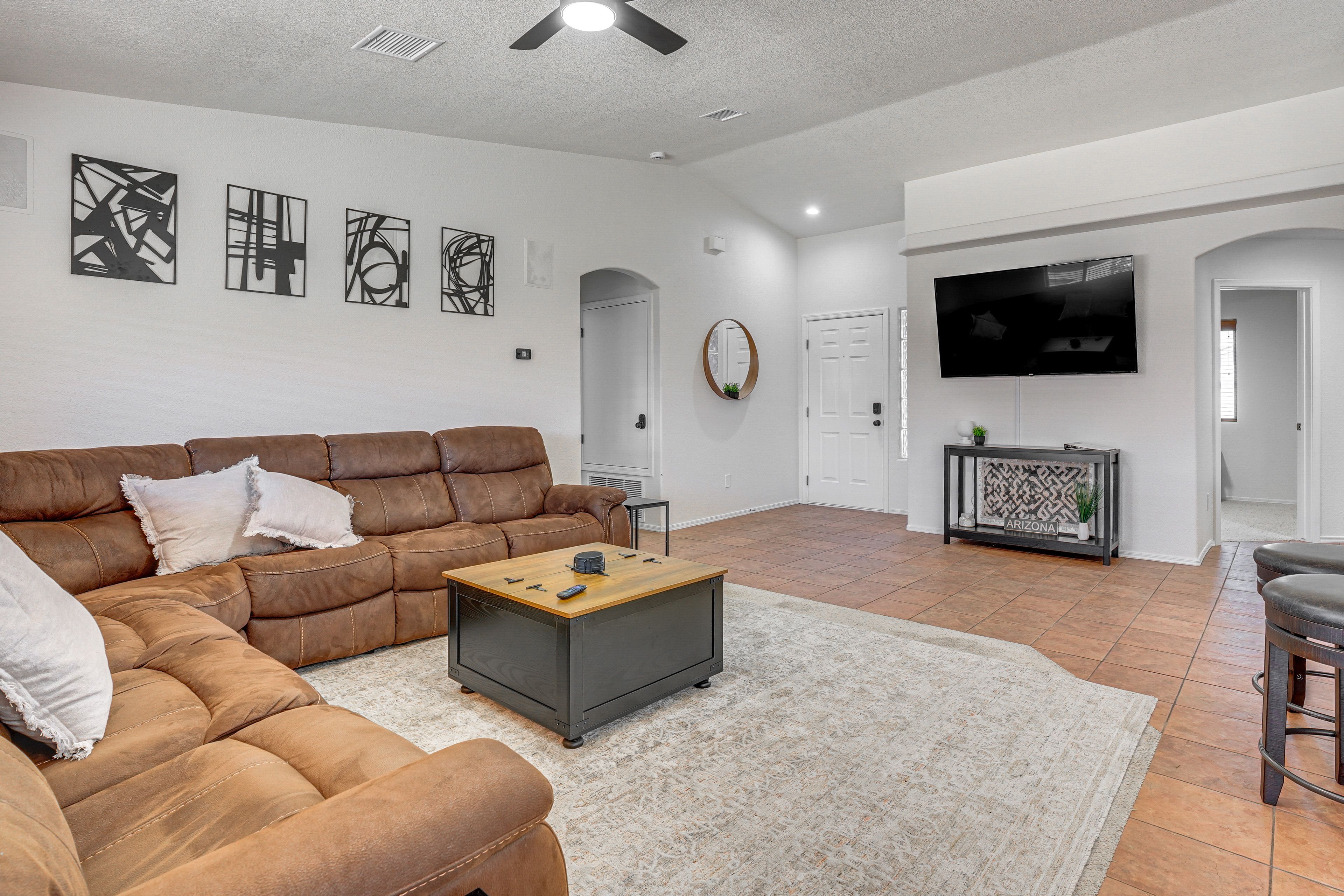 Living Room | Central A/C & Heating | Free WiFi