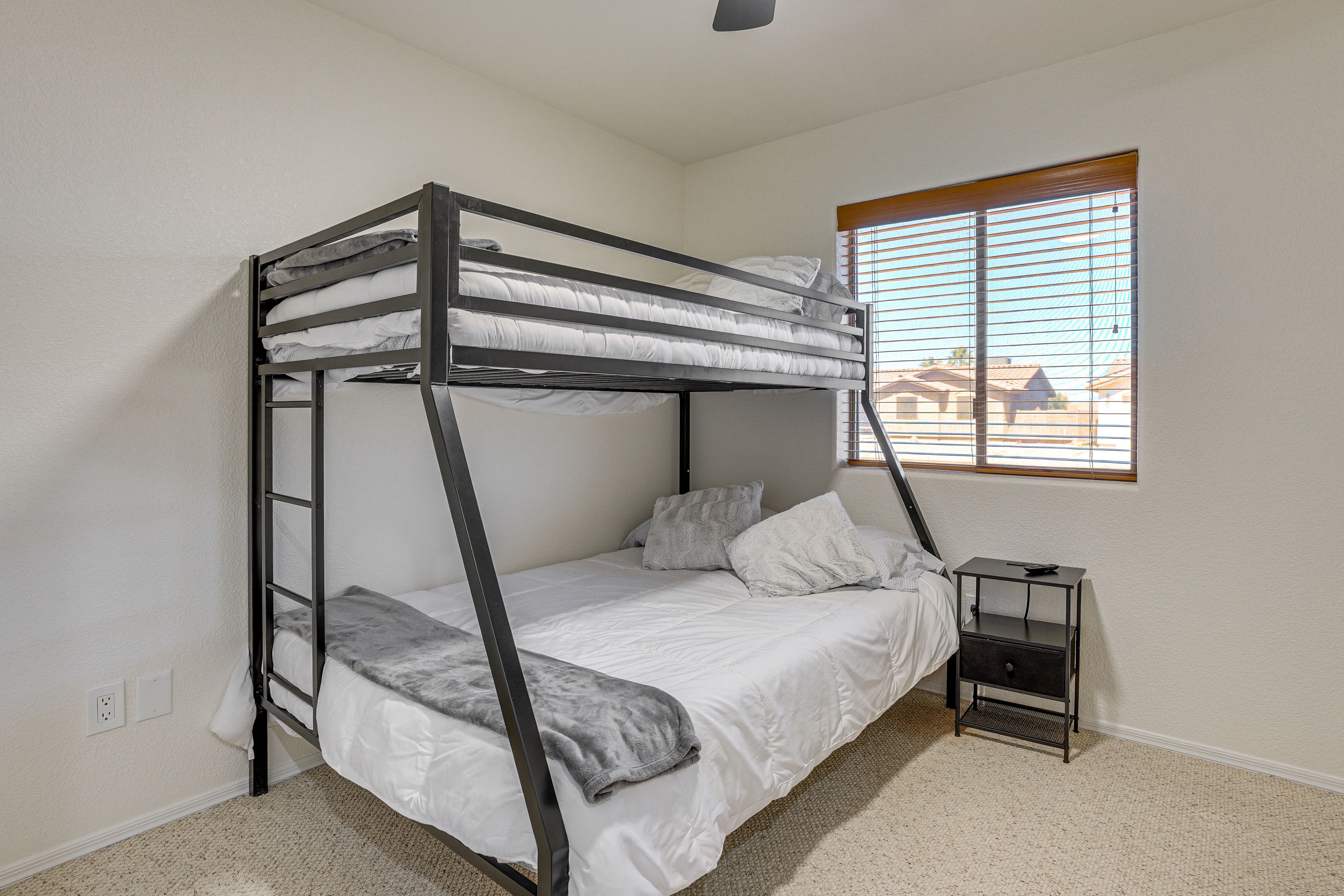 Bedroom 3 | Twin/Full Bunk Bed