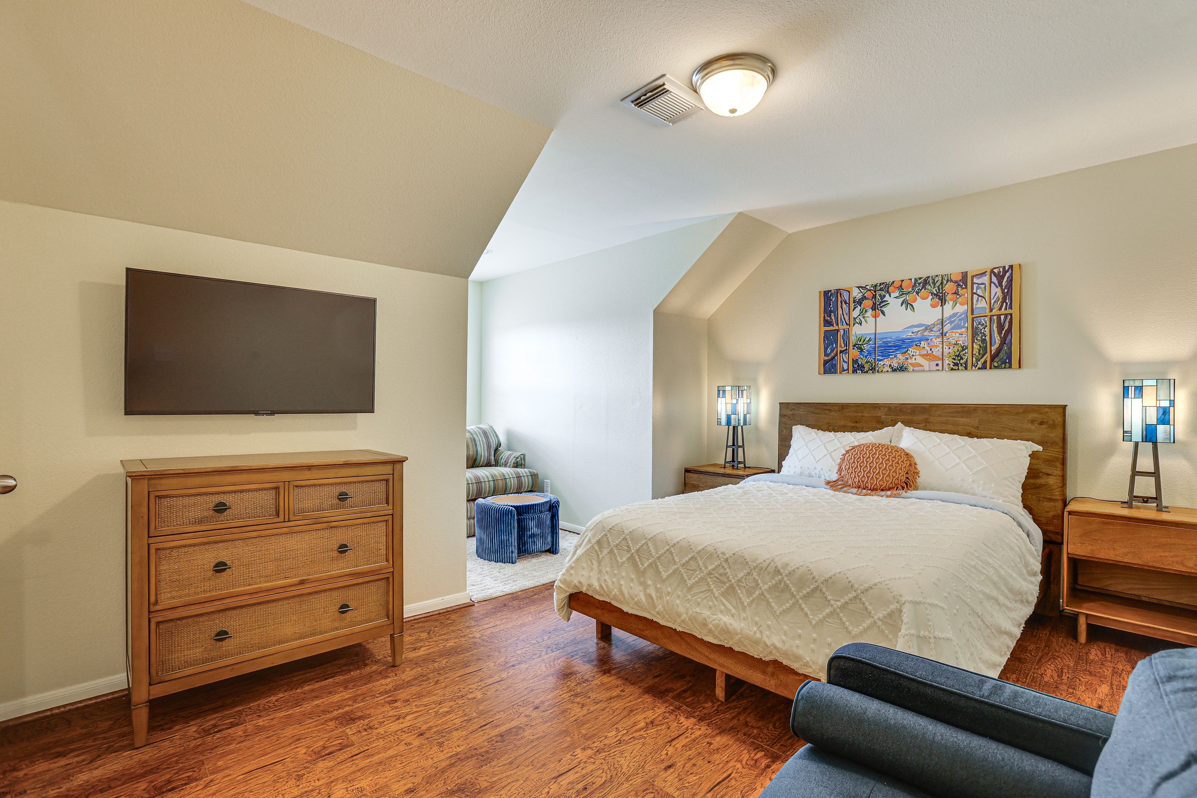 Bedroom 2 | 2nd Floor | Queen Bed