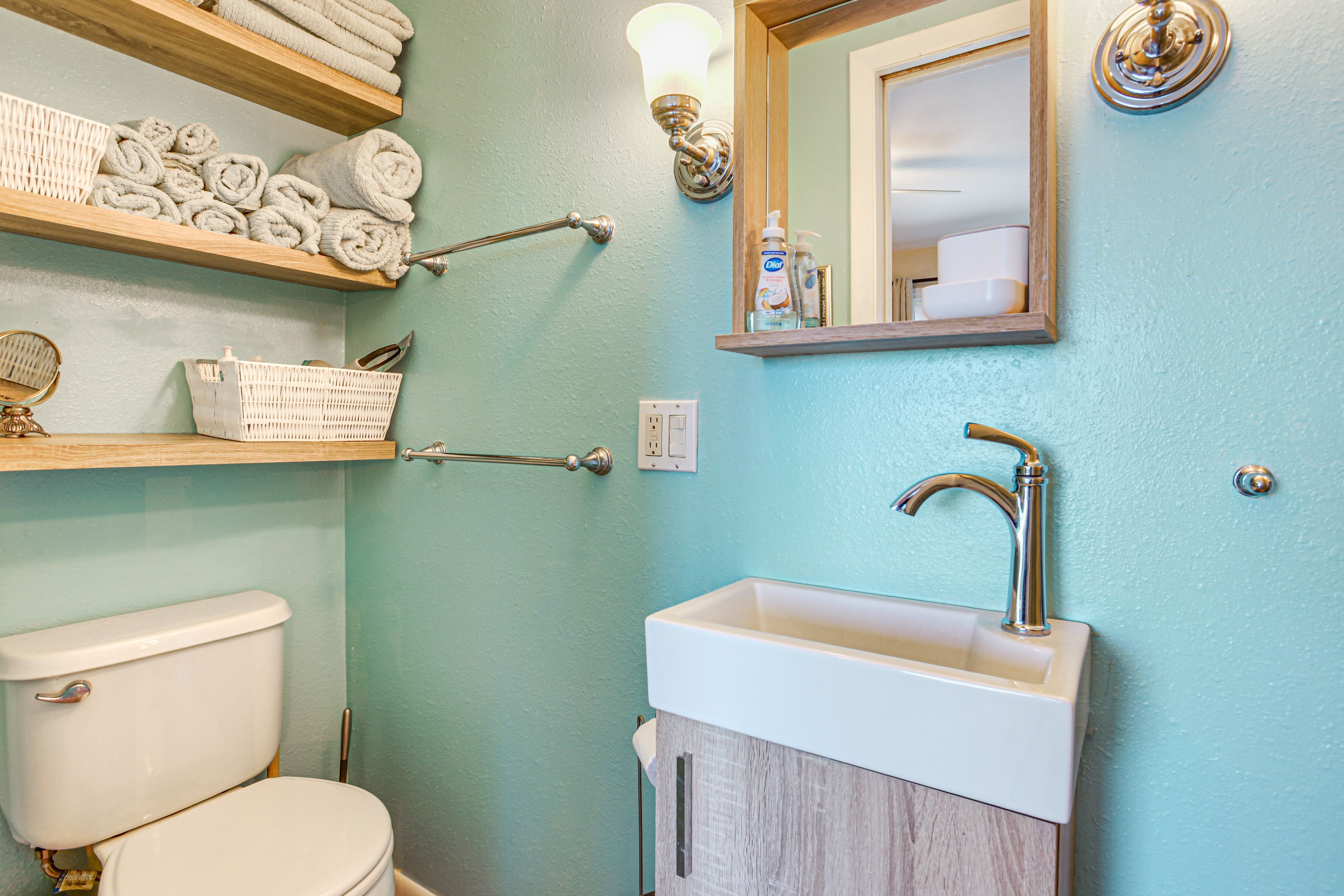 Full Bath | Towels | Hair Dryer