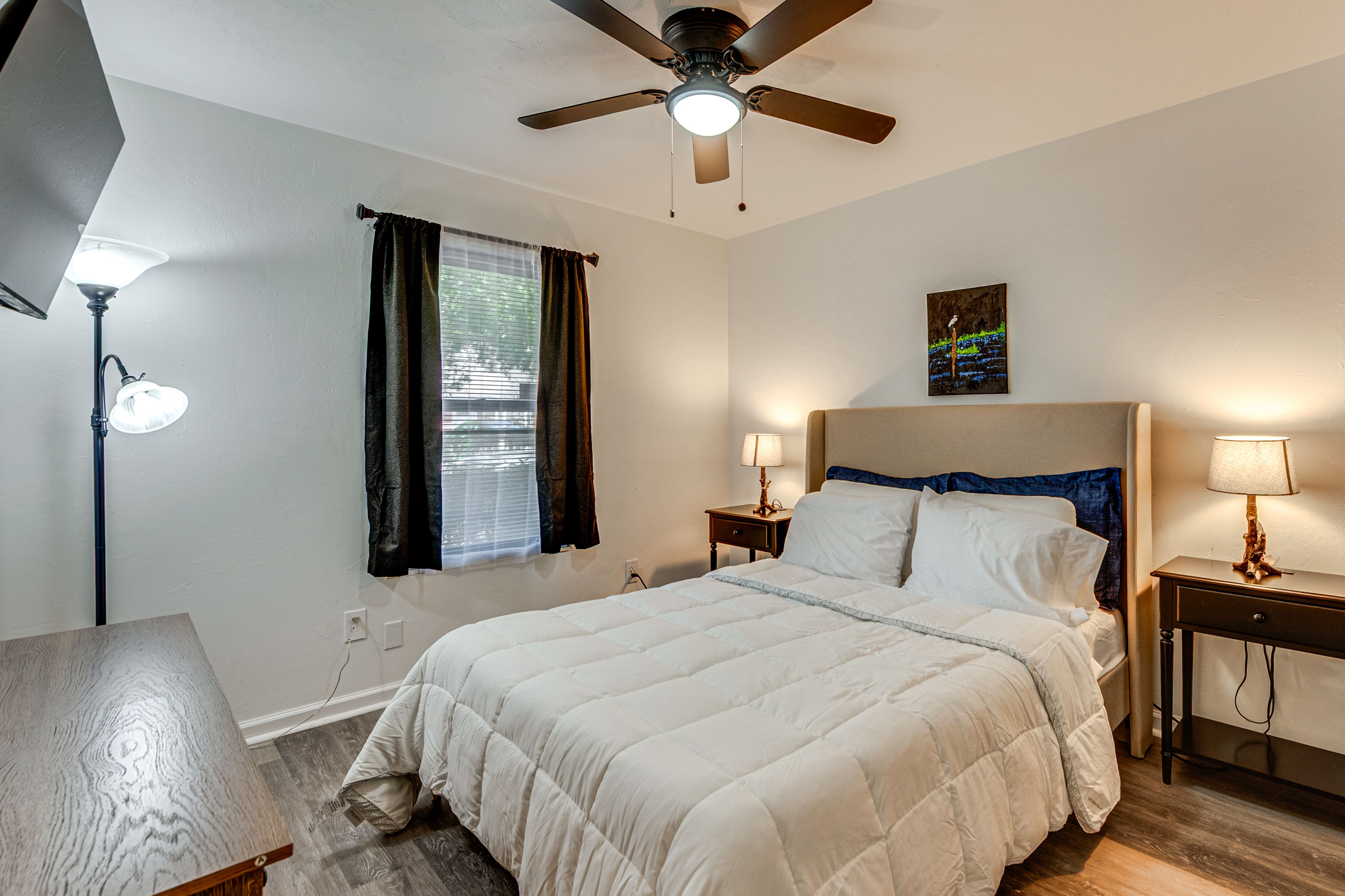 Bedroom 2 | Queen Bed | Smart TV