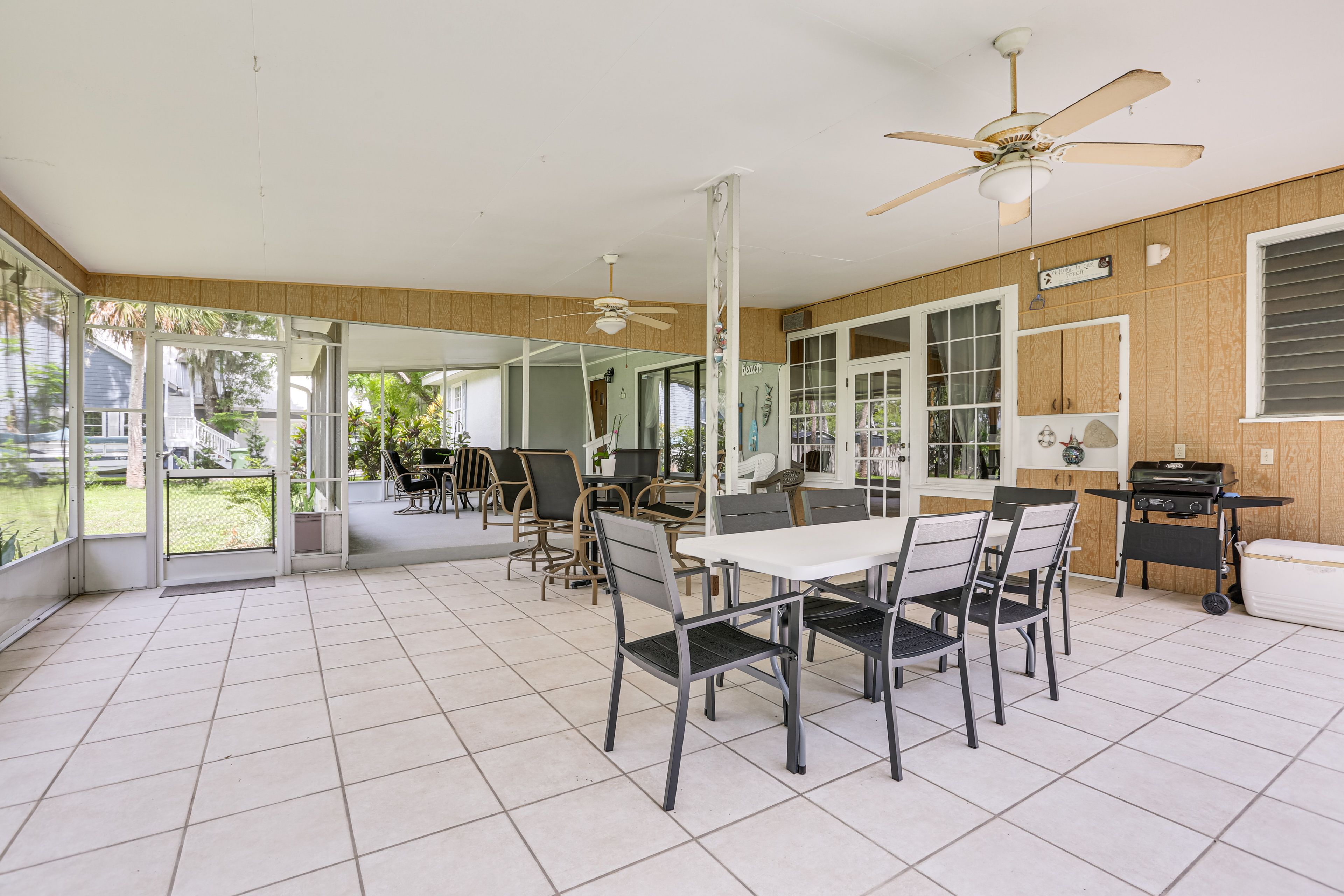 Screened-In Lanai | Gas Grill