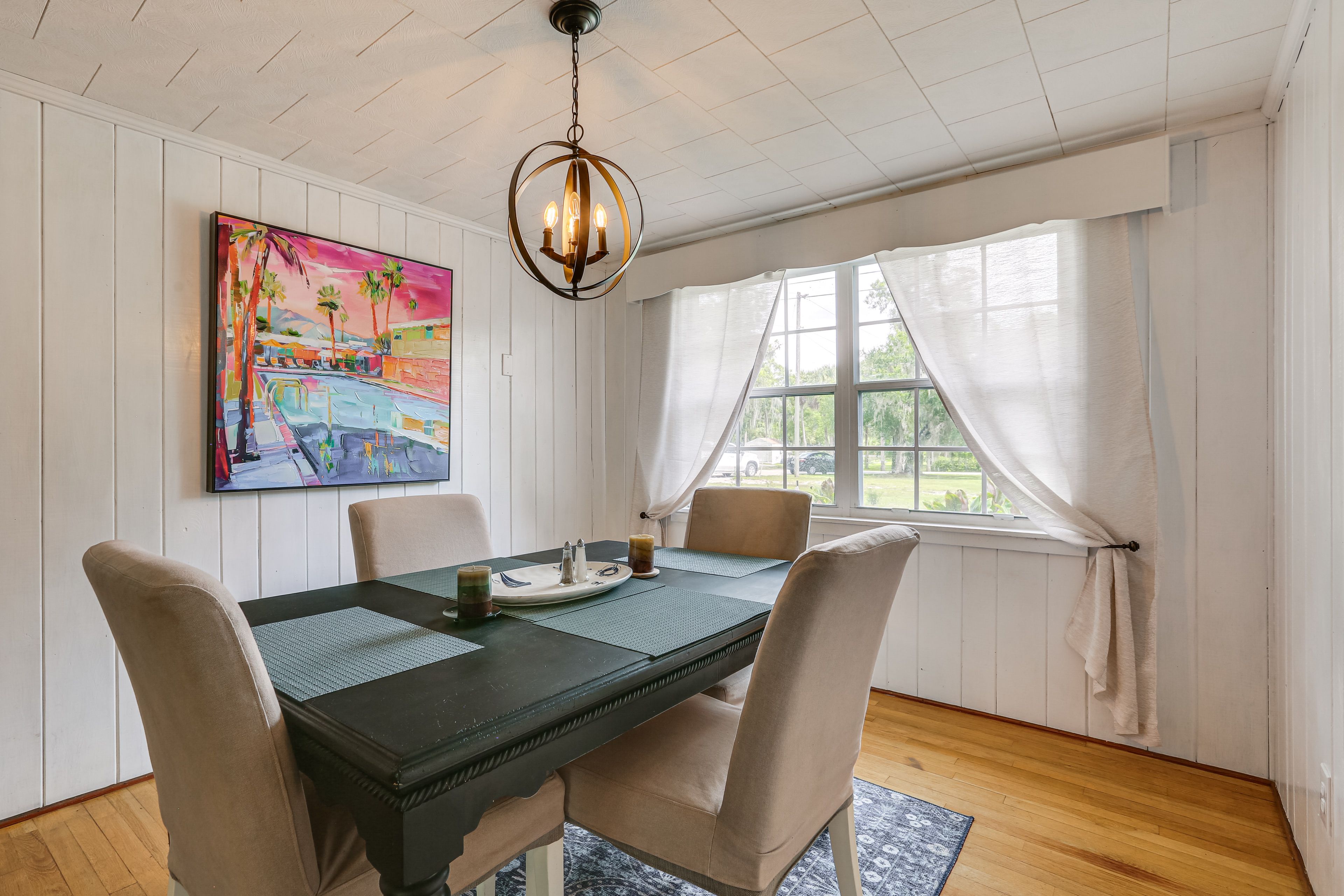Dining Area | Dishware/Flatware