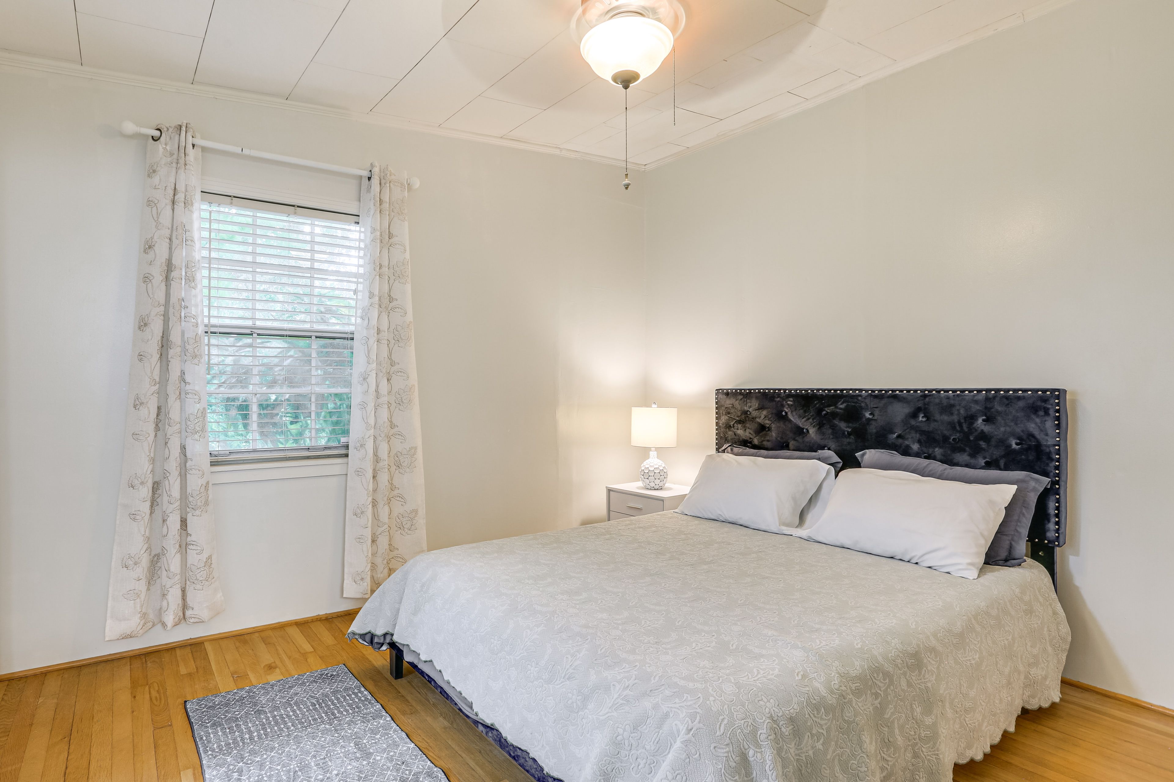 Bedroom 2 | Queen Bed